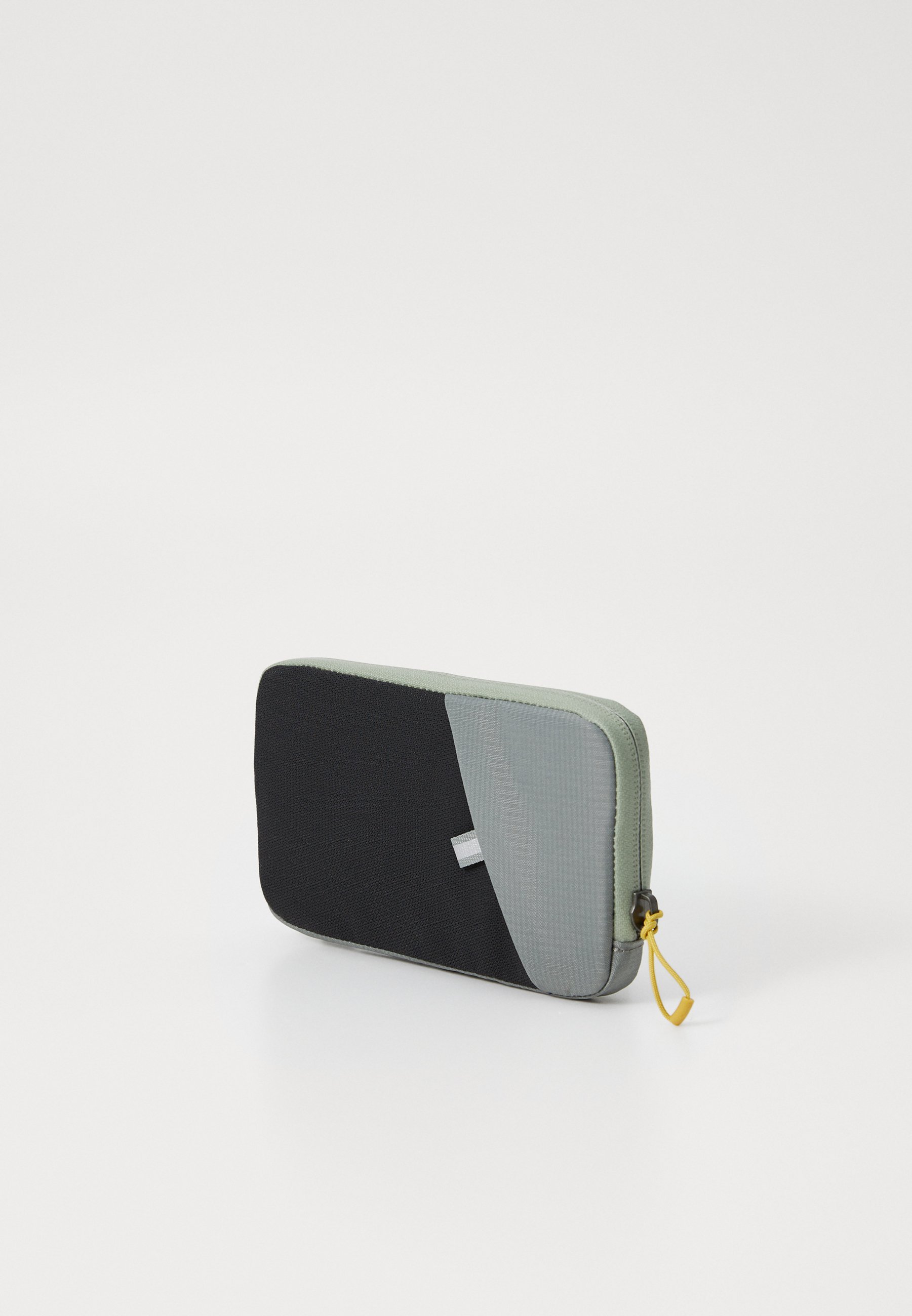 Outils et accessoires de maquillage Salomon