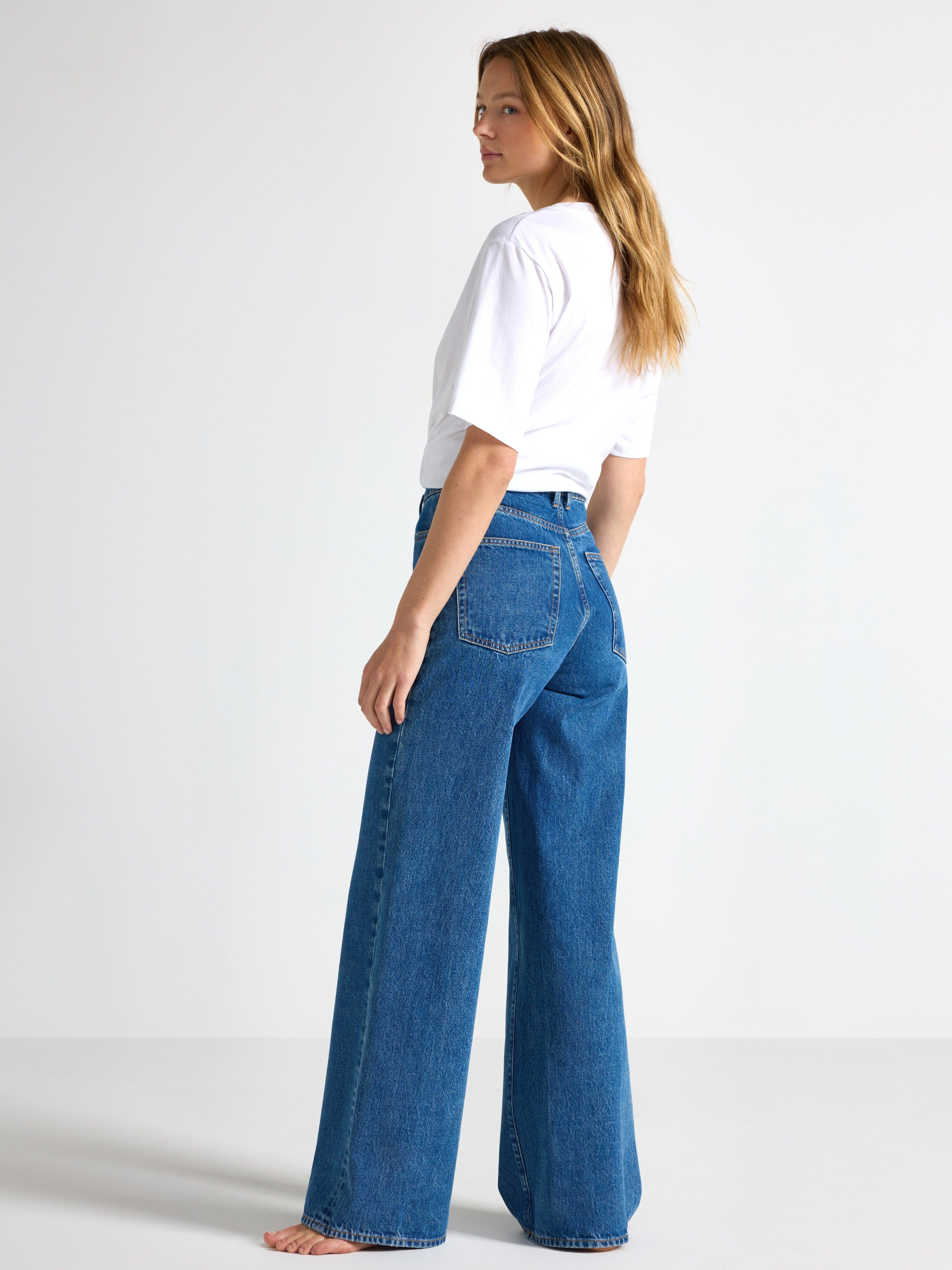 Calça jeans WIDE Jackie com pernas extra largas, azul denim.
