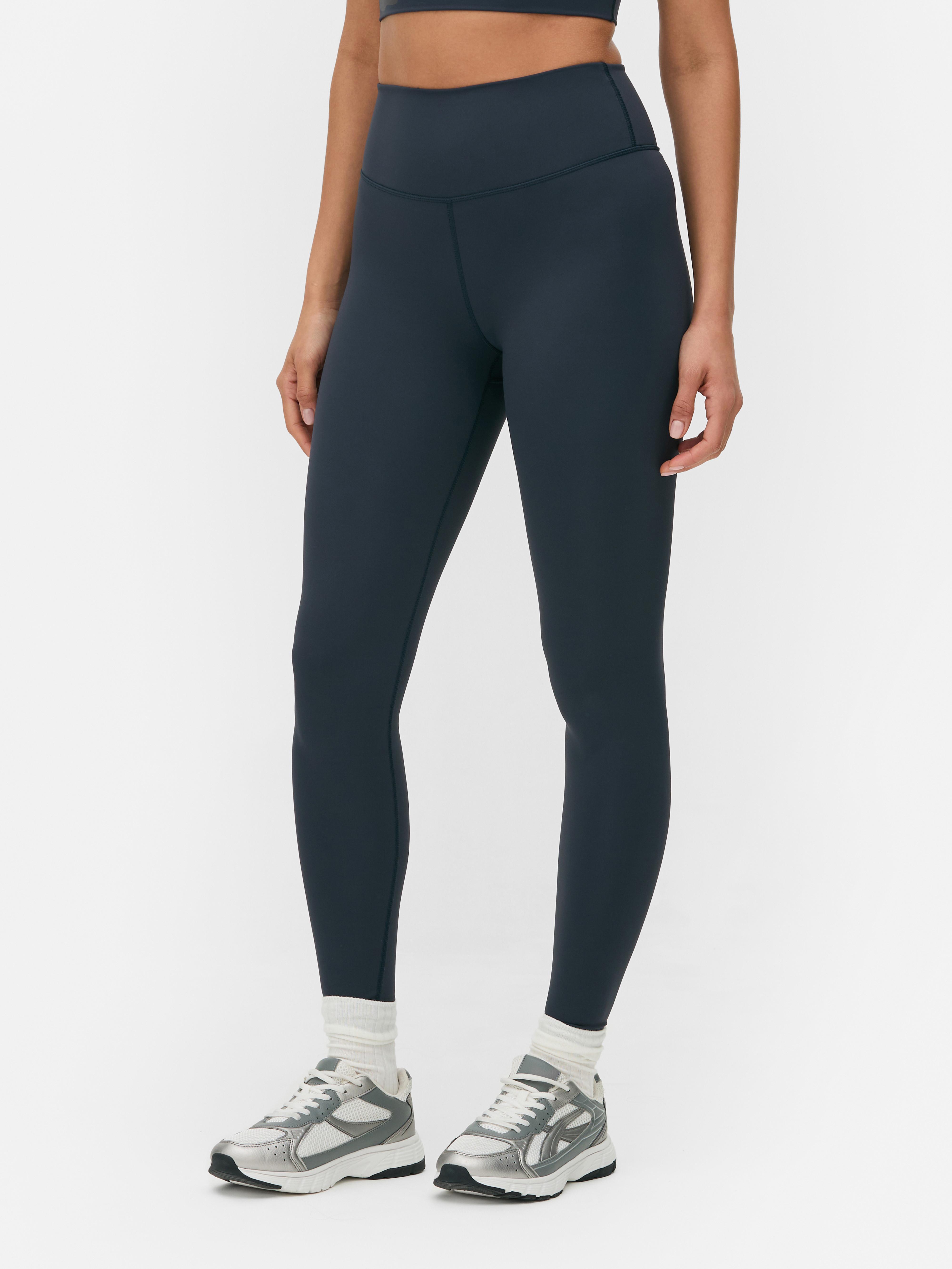 Vajpuha sportleggings Frissítsd fel sportgardróbodat vajpuha, magas derekú leggingsünkkel.