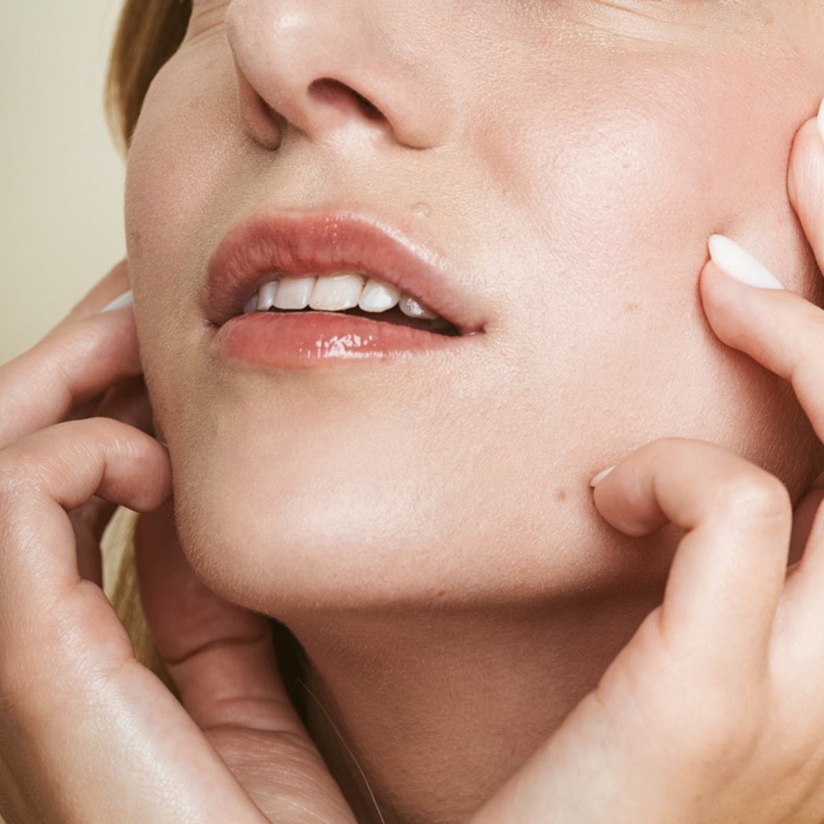 Uoga Uoga Primer Prírodný rozjasňujúci základ na tvár - 30 ml