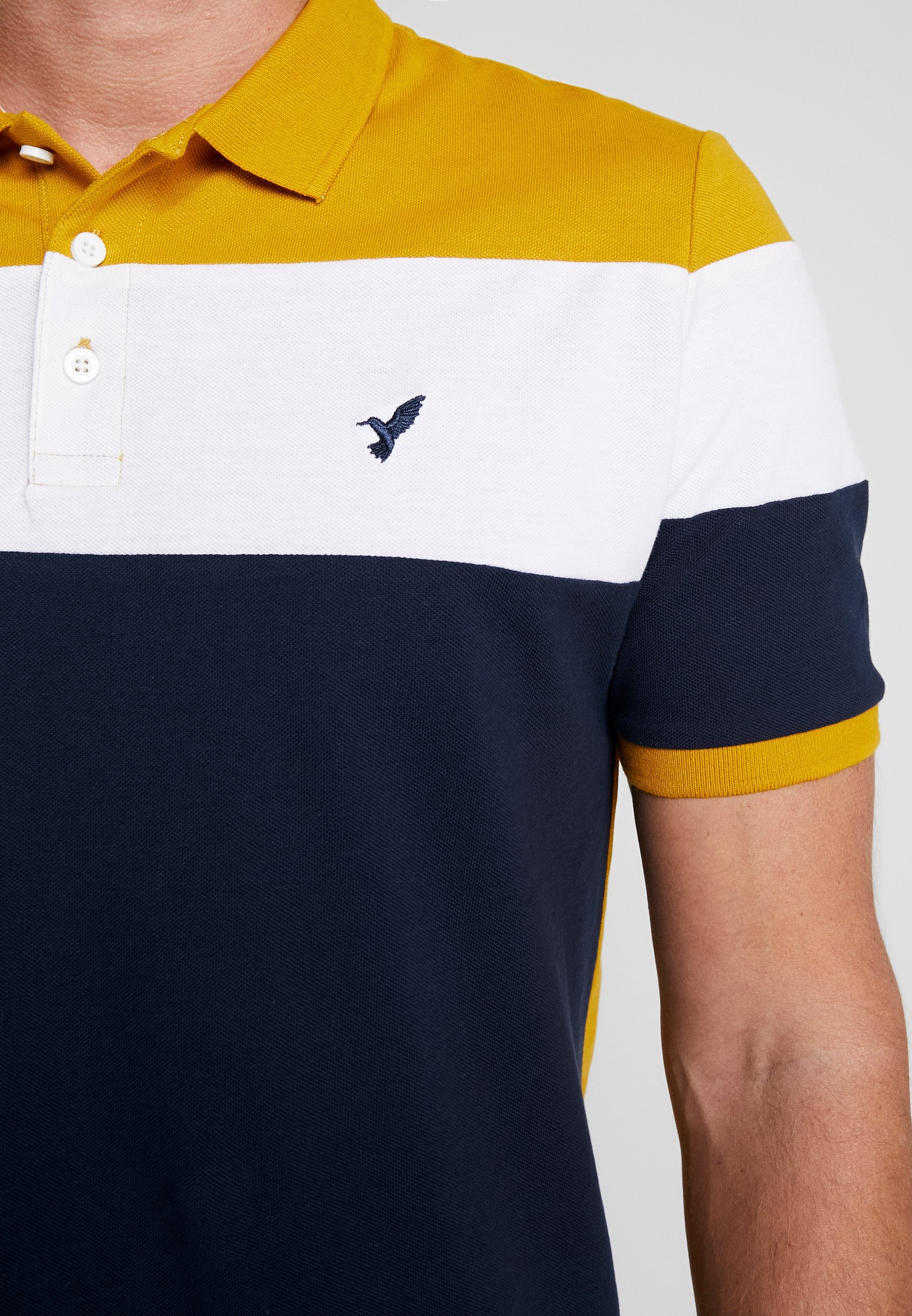 Pier One SLIM - Polo - bleu foncé/moutarde
