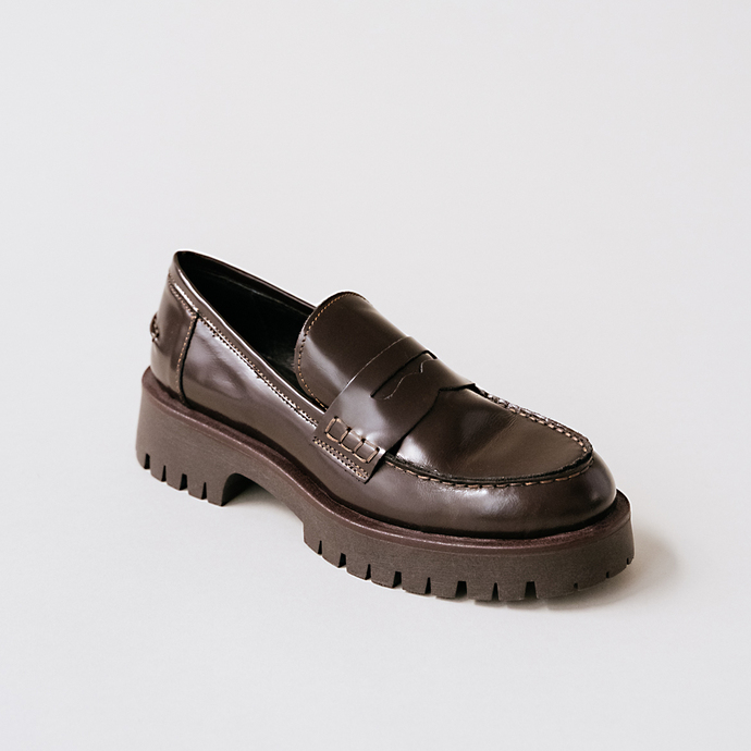 Mocassins à semelles crantées  en cuir glacé marron