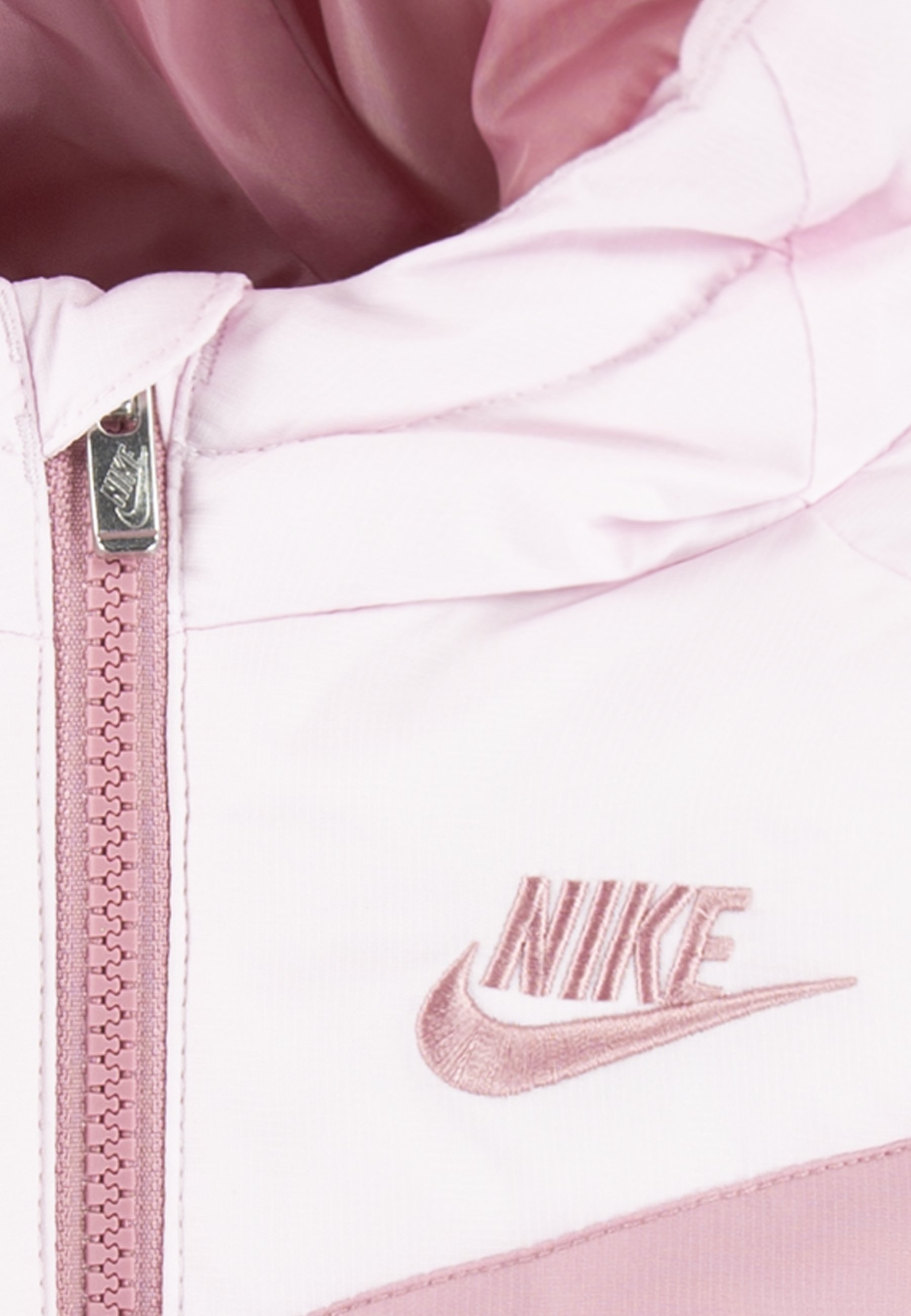 Nike Sportswear SYNFIL JACKET - Winterjas - roze foam