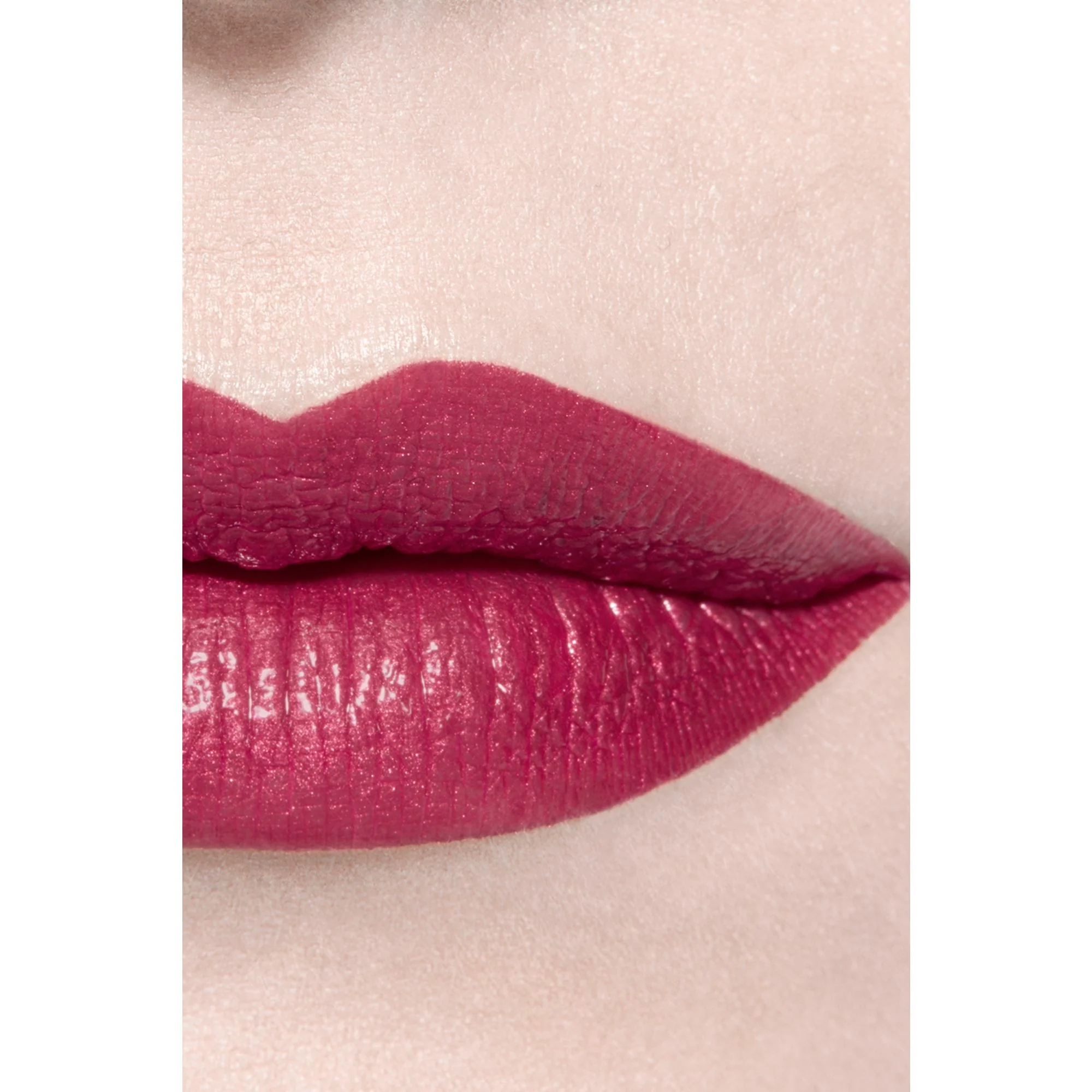 ROUGE ALLURE LAQUE - IL ROSSETTO FLUIDO BRILLANTE TENUTA ESTREMA