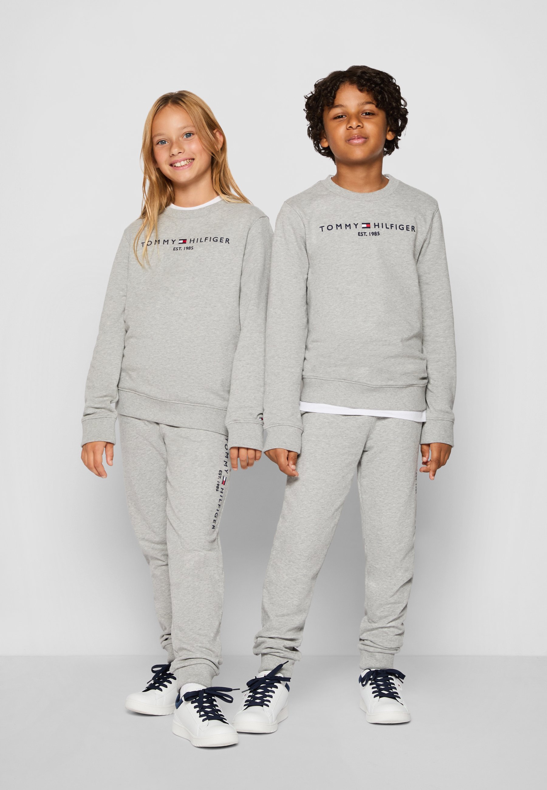 Tommy Hilfiger ESSENTIAL UNISEX - Treniņbikses - gaiši pelēkas