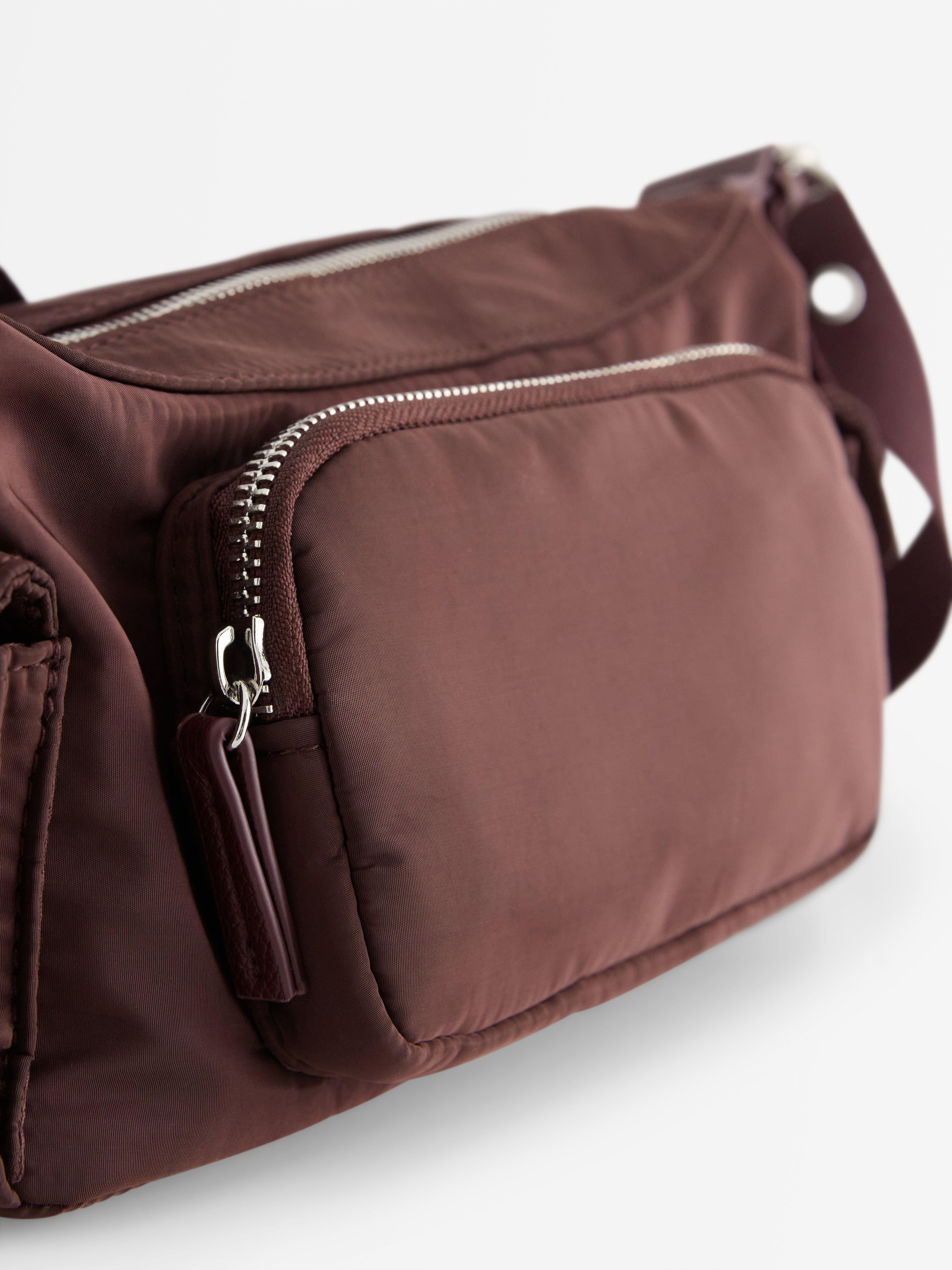 Bolso de hombro marrón oscuro
