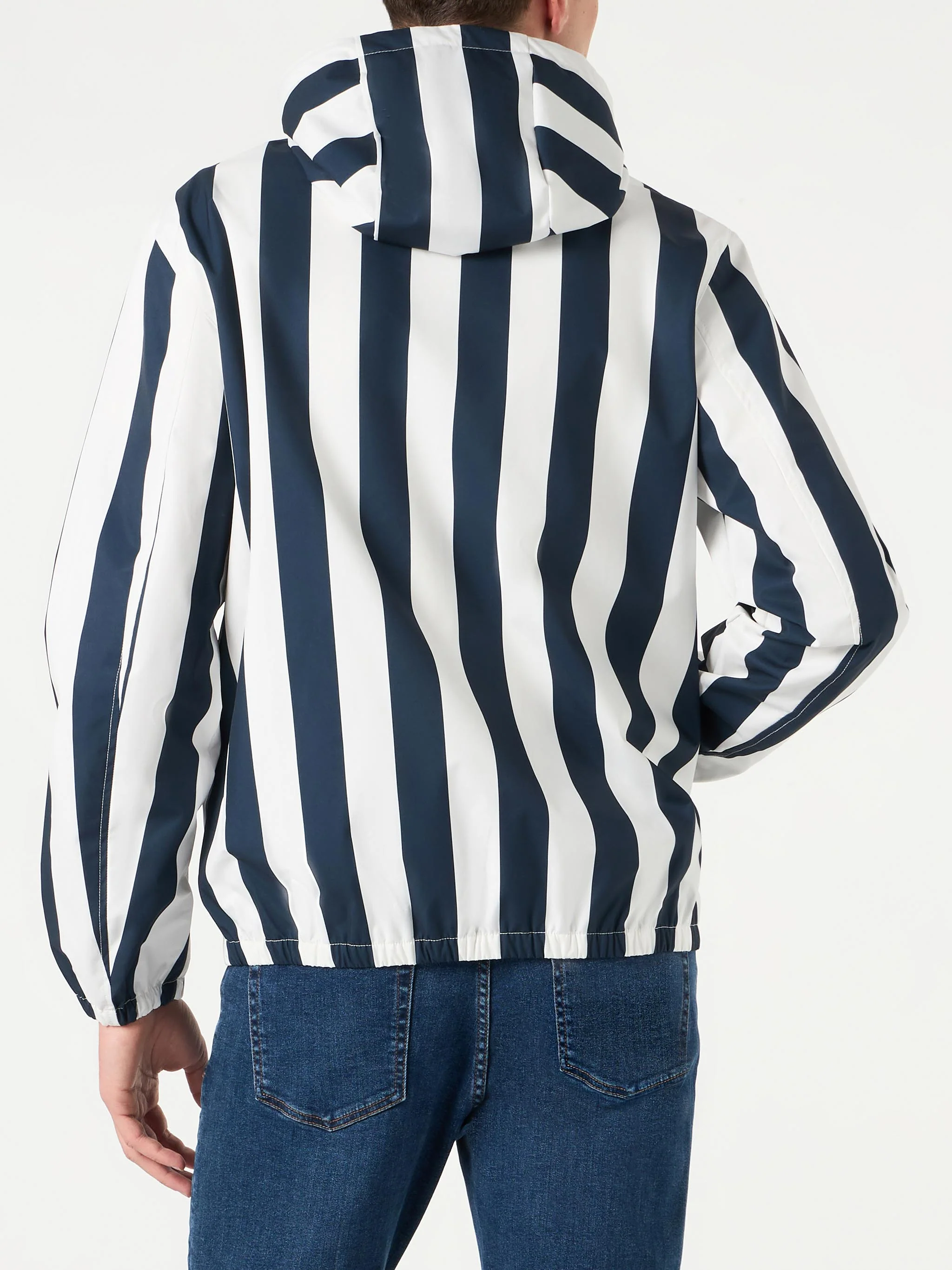 Herenjas met capuchon en gestreepte print.