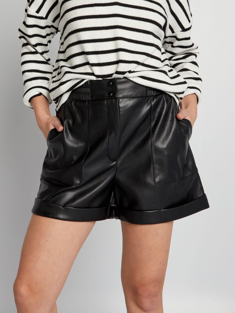 Shorts met hoge taille en boorden - zwart
