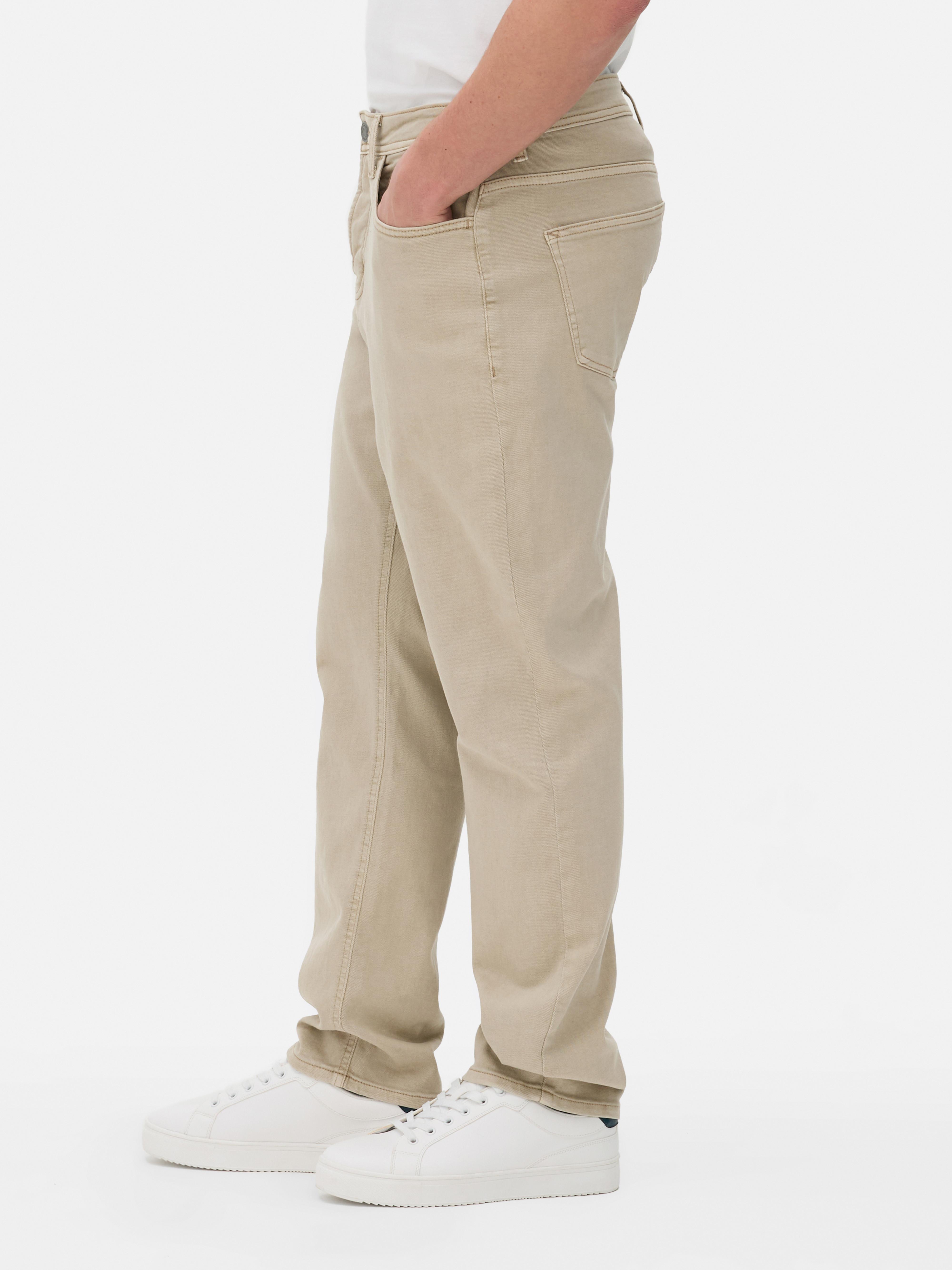 Gerade geschnittene Stretch-Jeans mit verdecktem Reißverschluss und fünf Taschen.