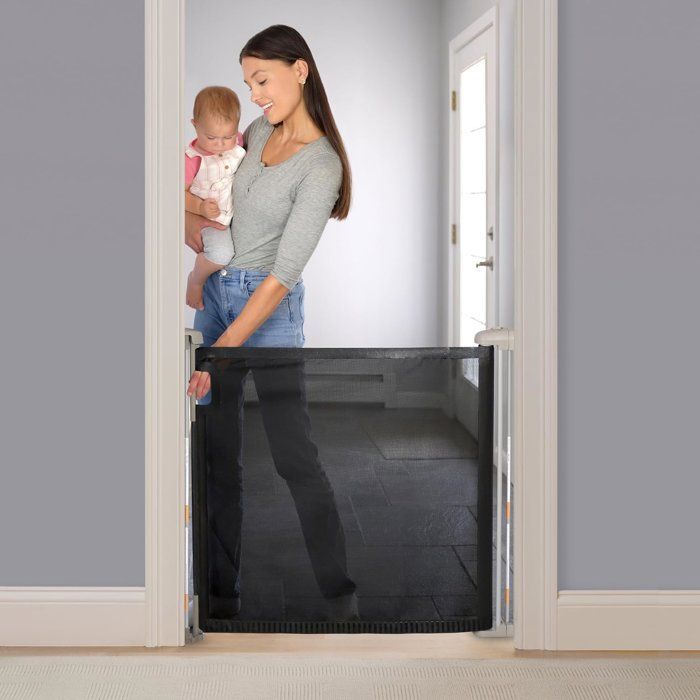 INGENUITY Child Safety Gate up to 136cm, Retractable, Auto Lock Easy Close, for stairs, dogs, pets, easy to install