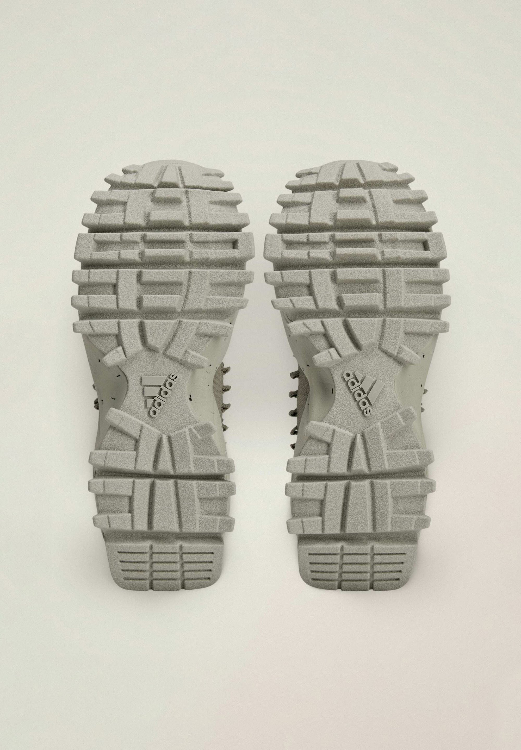adidas by Stella McCartney SEEUALTER - Chaussures de randonnée - vert saule/gris/pierre/vert