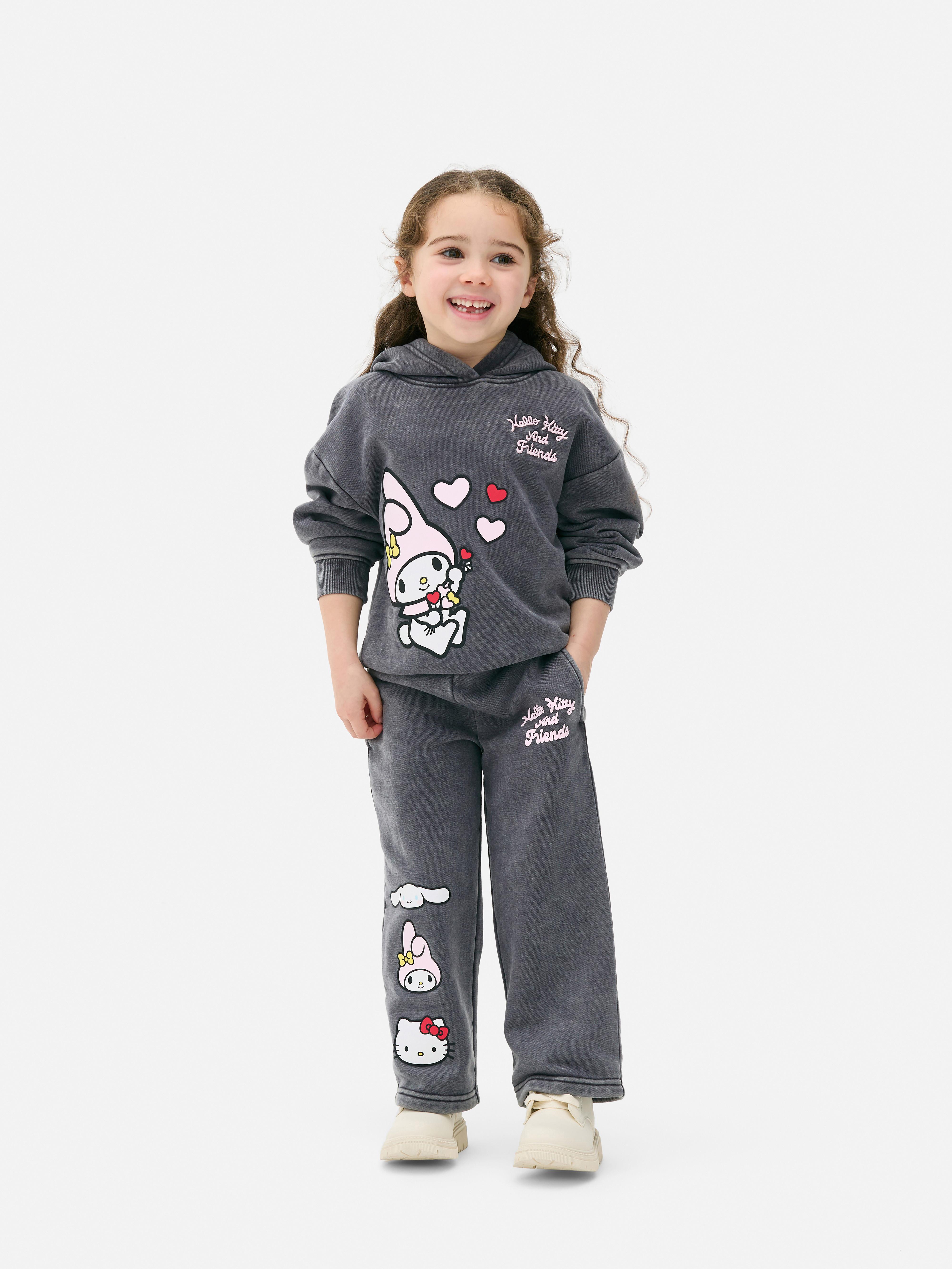 Savmosásos Hello Kitty és barátai melegítőnadrág. Savmosásos melegítőnadrág széles szárral, gumírozott derékkal és zsebekkel.