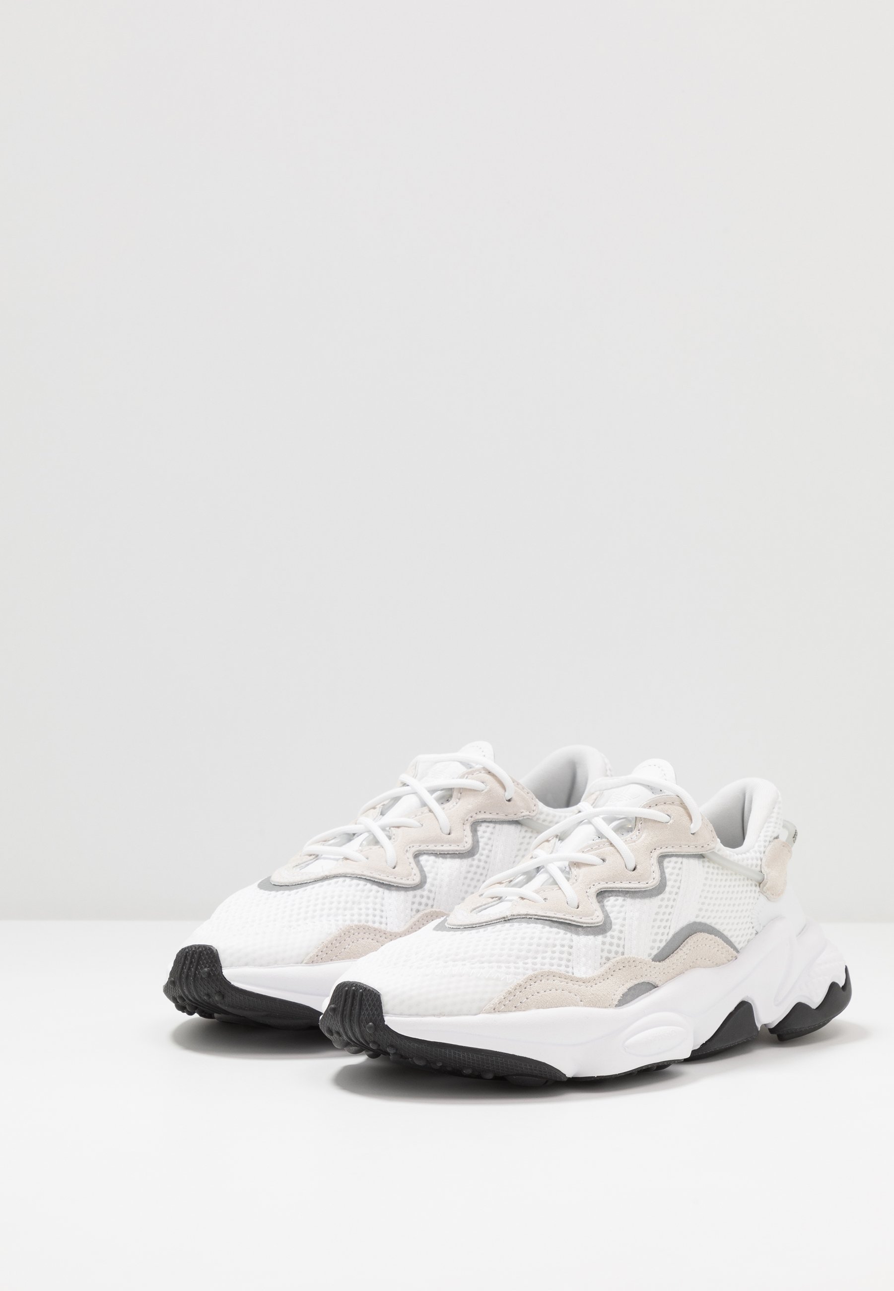 adidas Originals OZWEEGO - Joggesko - footwear white/core black