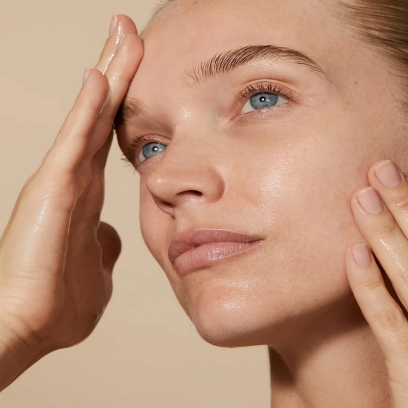 Peeling clareador Omorovicza Blue Diamond para peles sensíveis.