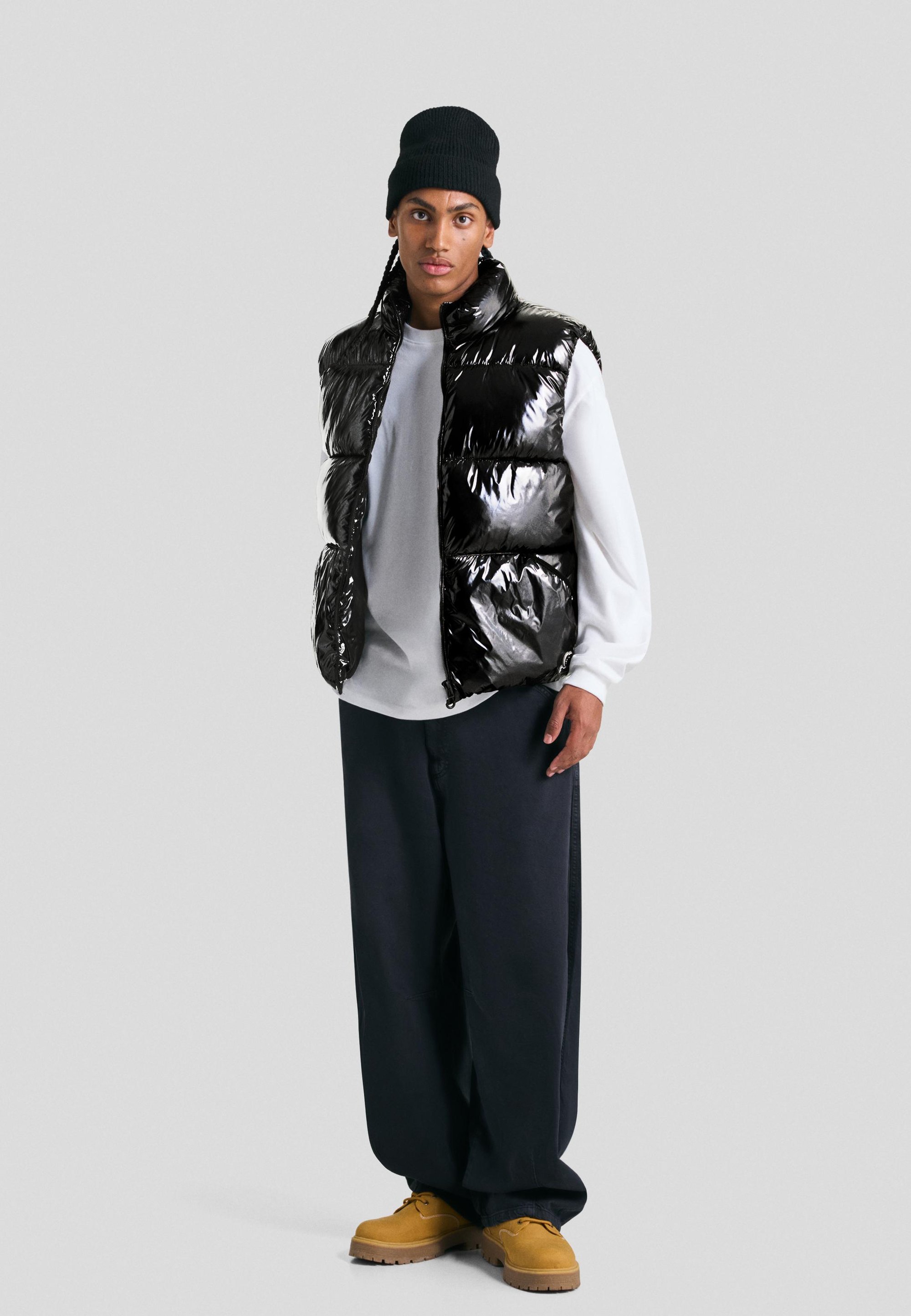 Bershka SHINY PUFFER - Gilet - nero