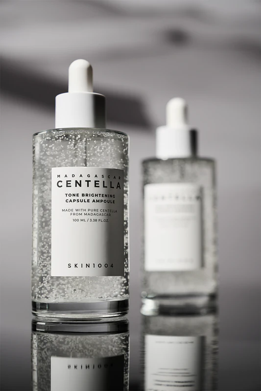SKIN1004 Madagascar Centella Tone Brightening Capsule Ampoule sérum hidratante para iluminar e suavizar a pele.