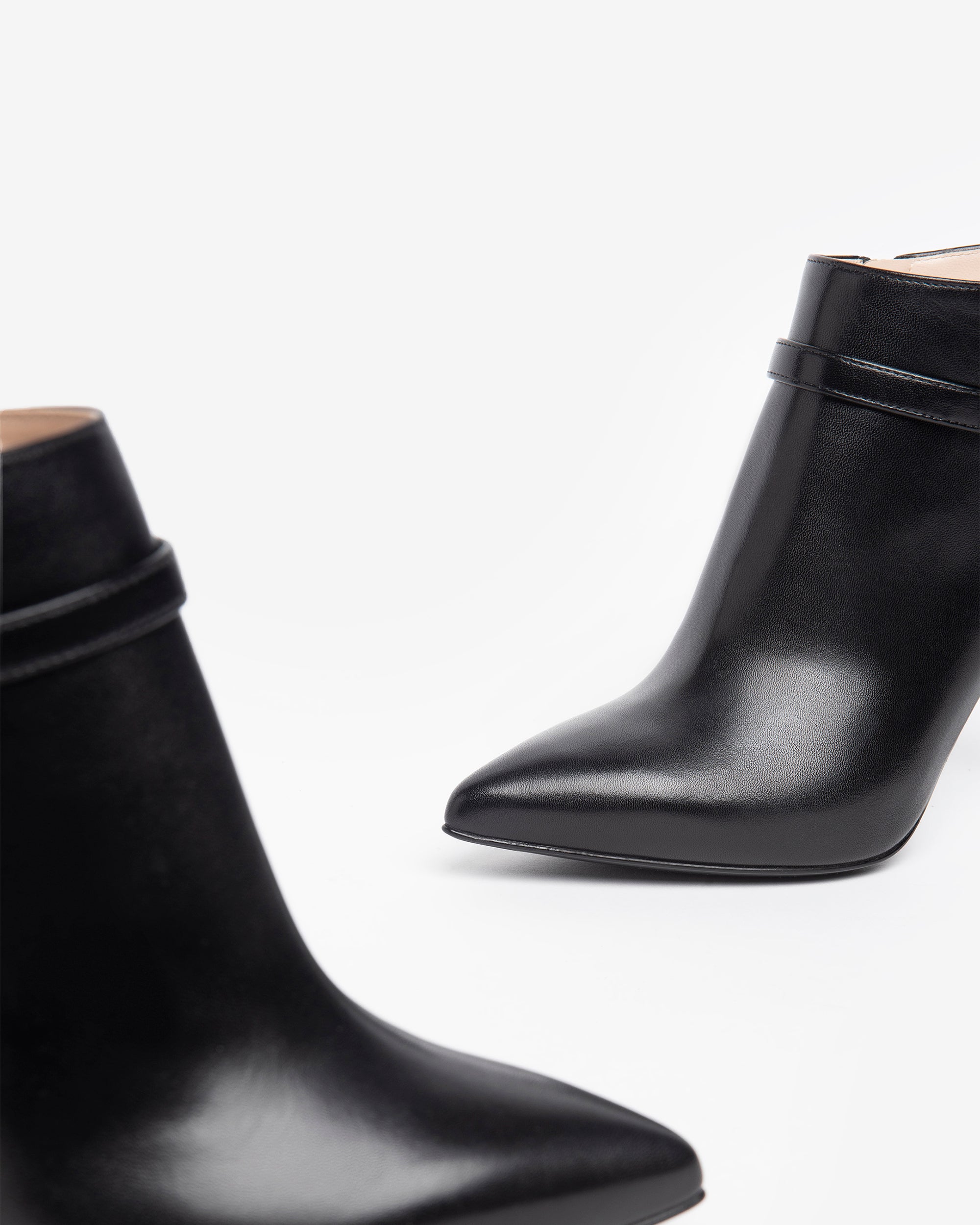  Damen-Ankle-Boots aus Leder