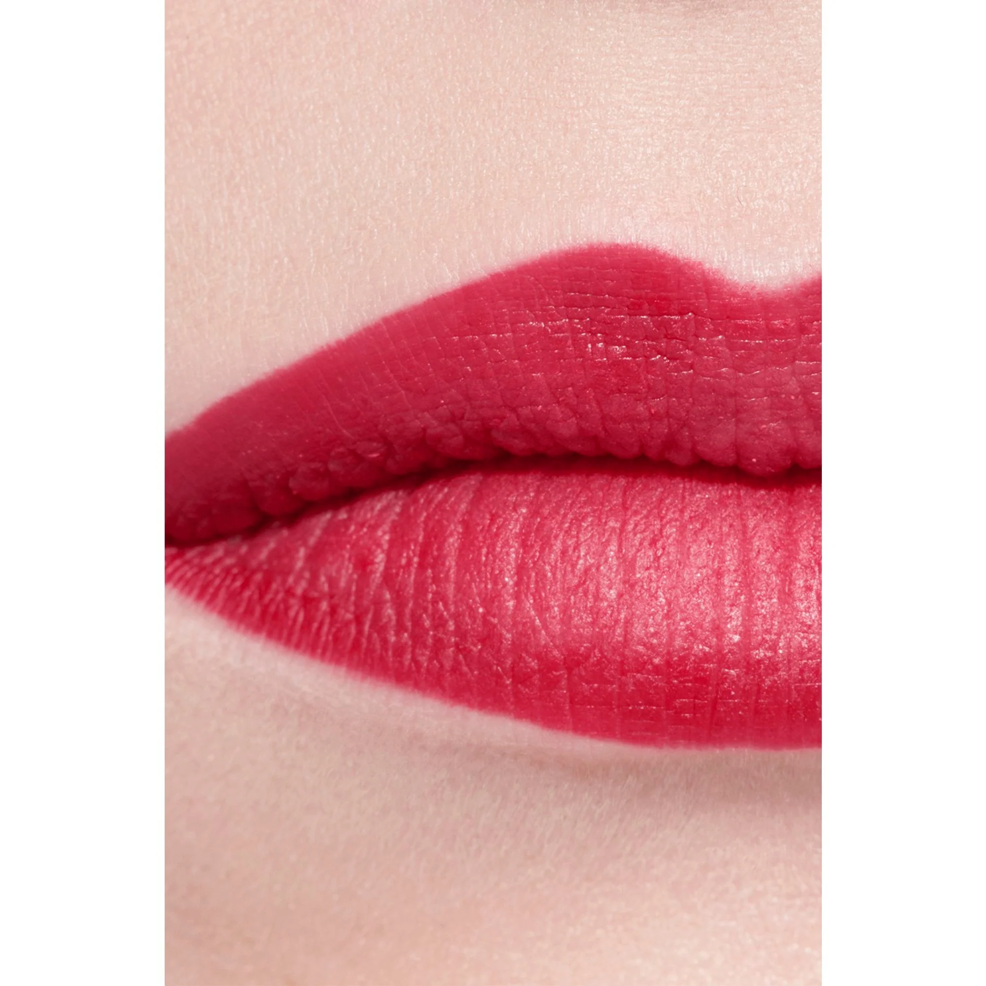 ROUGE ALLURE VELVET - IL ROSSETTO VELLUTATO LUMINOSO