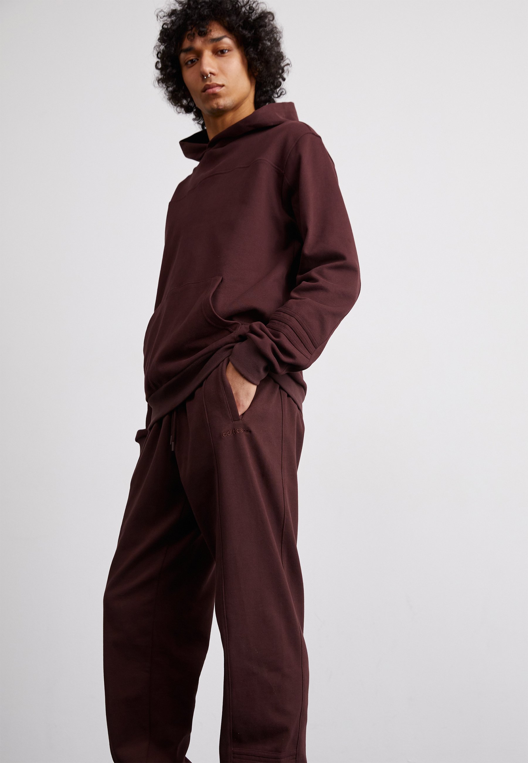 adidas Originals PRE-LOVED - Pantaloni de trening - maro închis