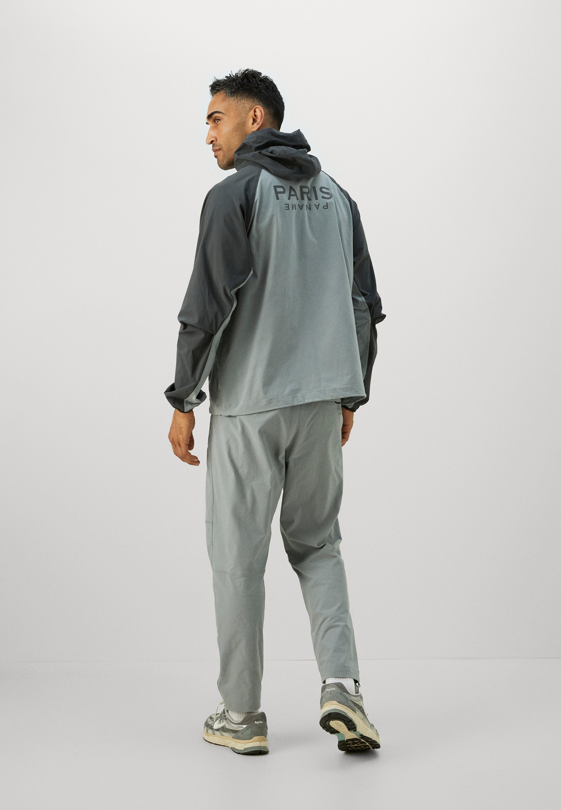 Nike Performance PARIS SAINT-GERMAIN TECH WINDRUNNER - Clubkleding - antraciet/deeltjesgrijs/zilverkleurig