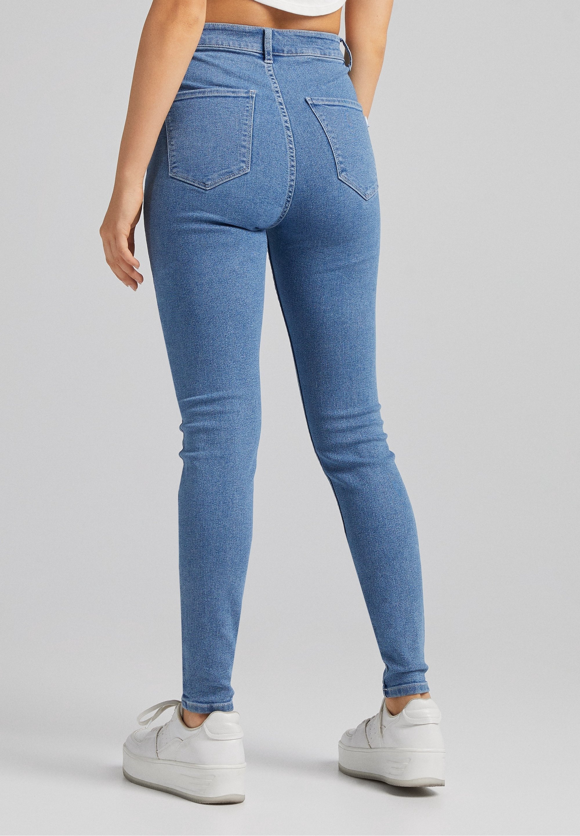 Jeansy Bershka Skinny Fit - niebieski denim