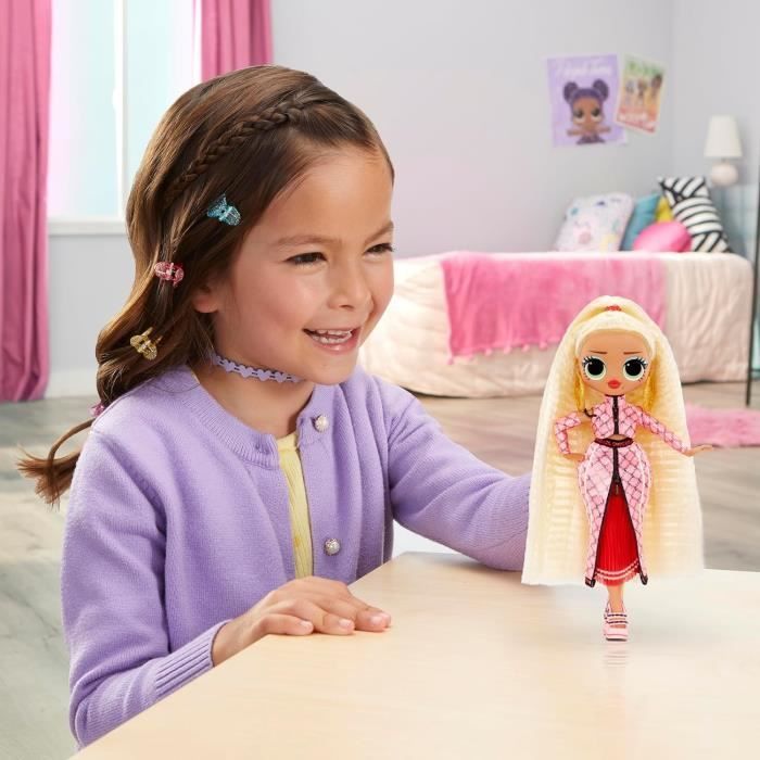 LOL Surprise OMG - 24cm Fashion Doll - Swag - 2 Outfits with Comb and Accessories - Ages 4+