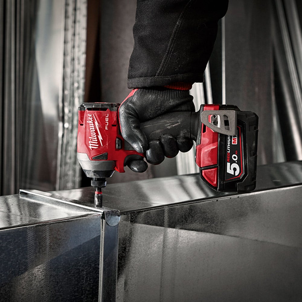 Parafusadeira de impacto hexagonal licenciada MILWAUKEE 18V Fuel™ de 1/4