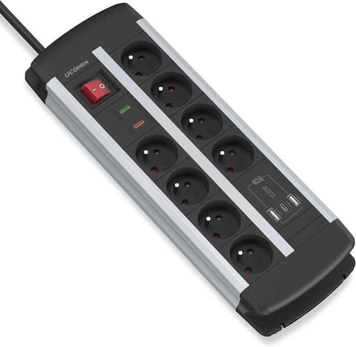 Multipresa con protezione da sovratensione, dotata di porte USB-A e USB-C per la ricarica rapida da 20 W, 8 prese (3680 W 16 A), colore nero.