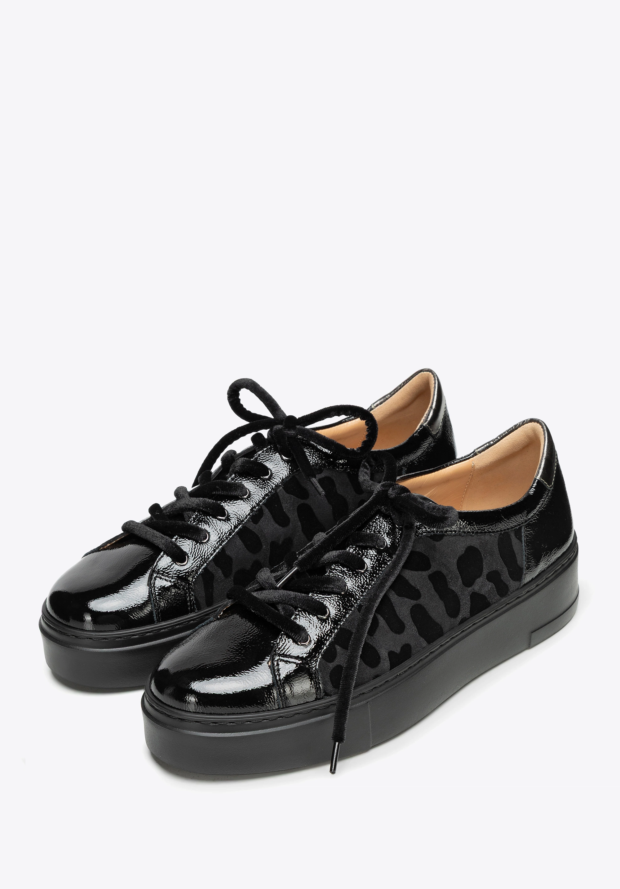 Damskie sneakersy ze skóry naturalnej w motyw panterki czarne