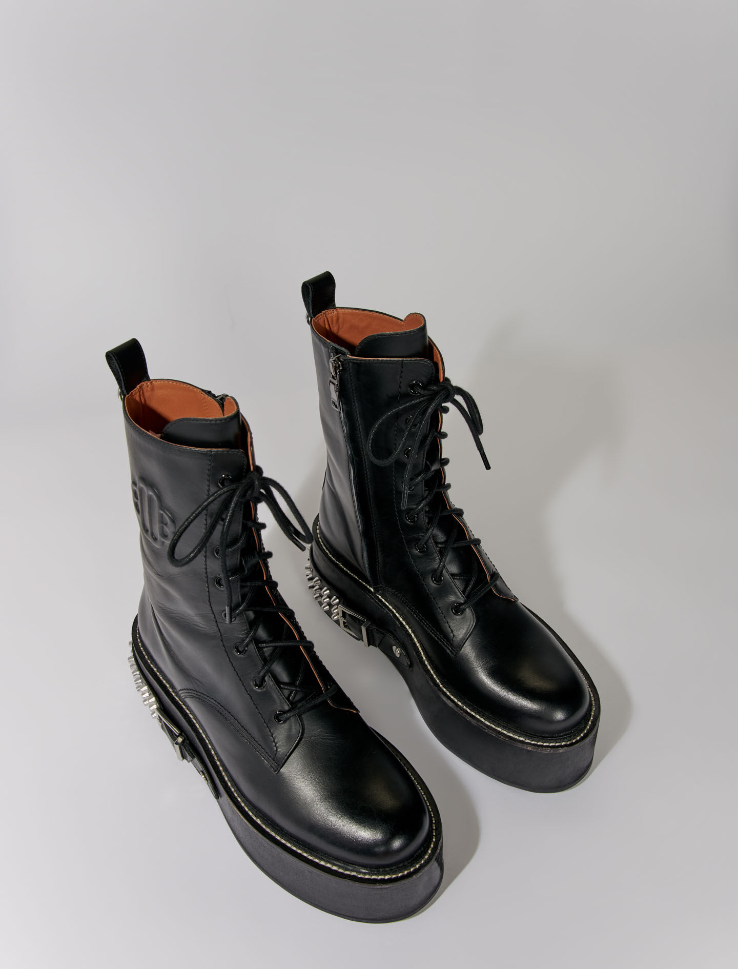 Botas ranger con yksityiskohtia punk-negro