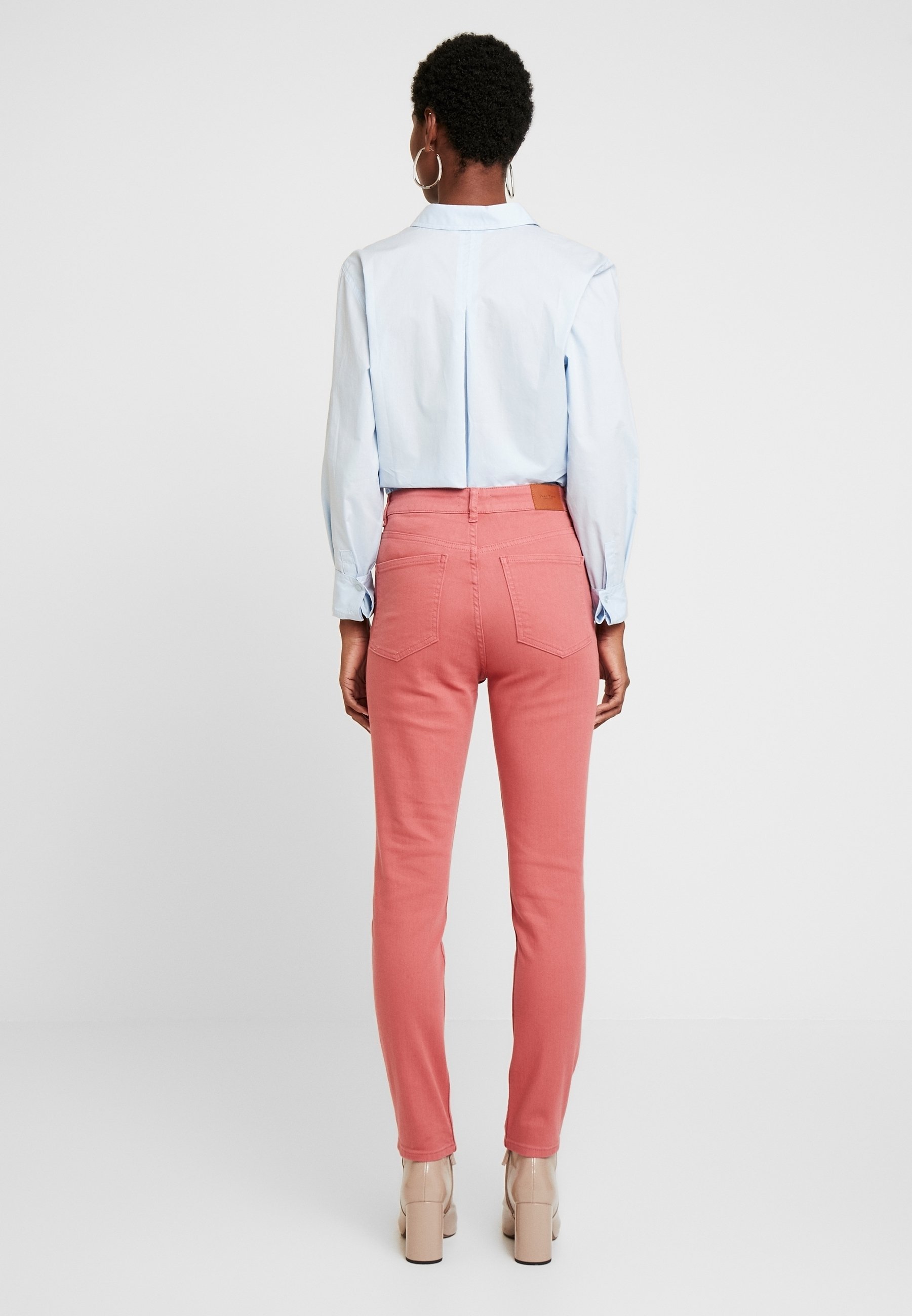 Parte seconda: Jeans slim fit - rosa chiaro
