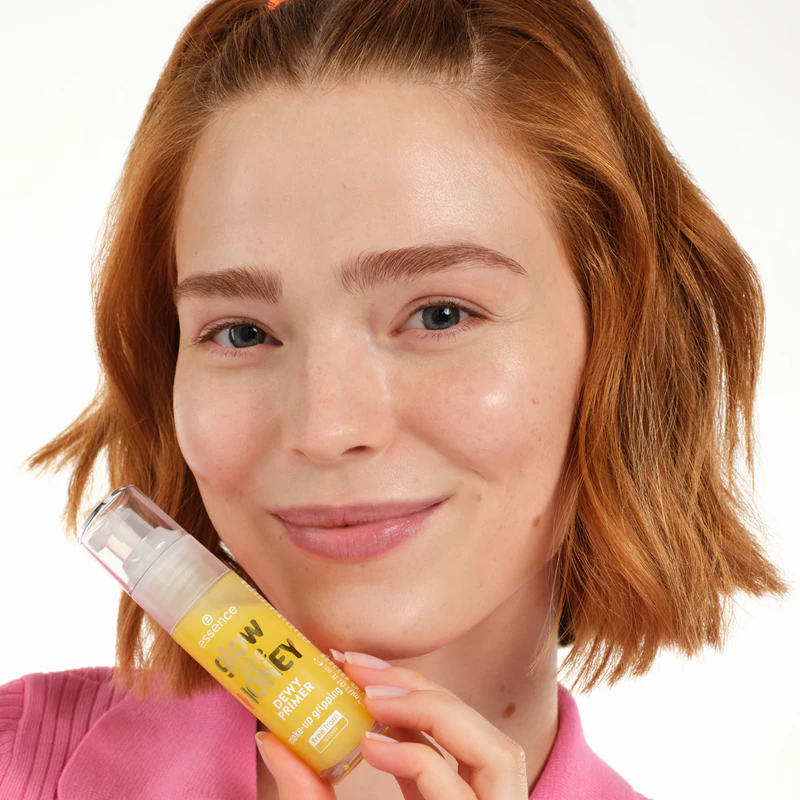 Rozjasňující báze Essence Glow Like HONEY s gelovou konzistencí