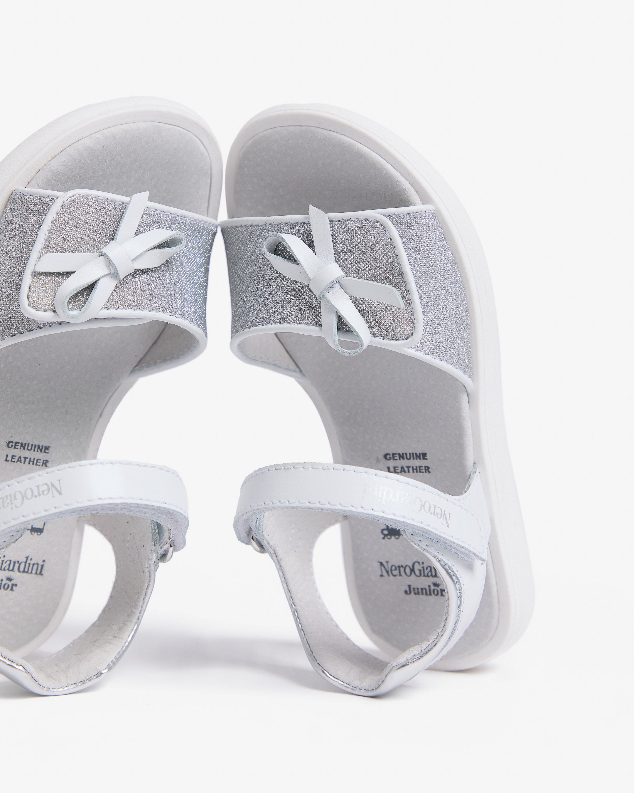  Sandalen für junge Mädchen aus Funktionsmaterial und Leder
