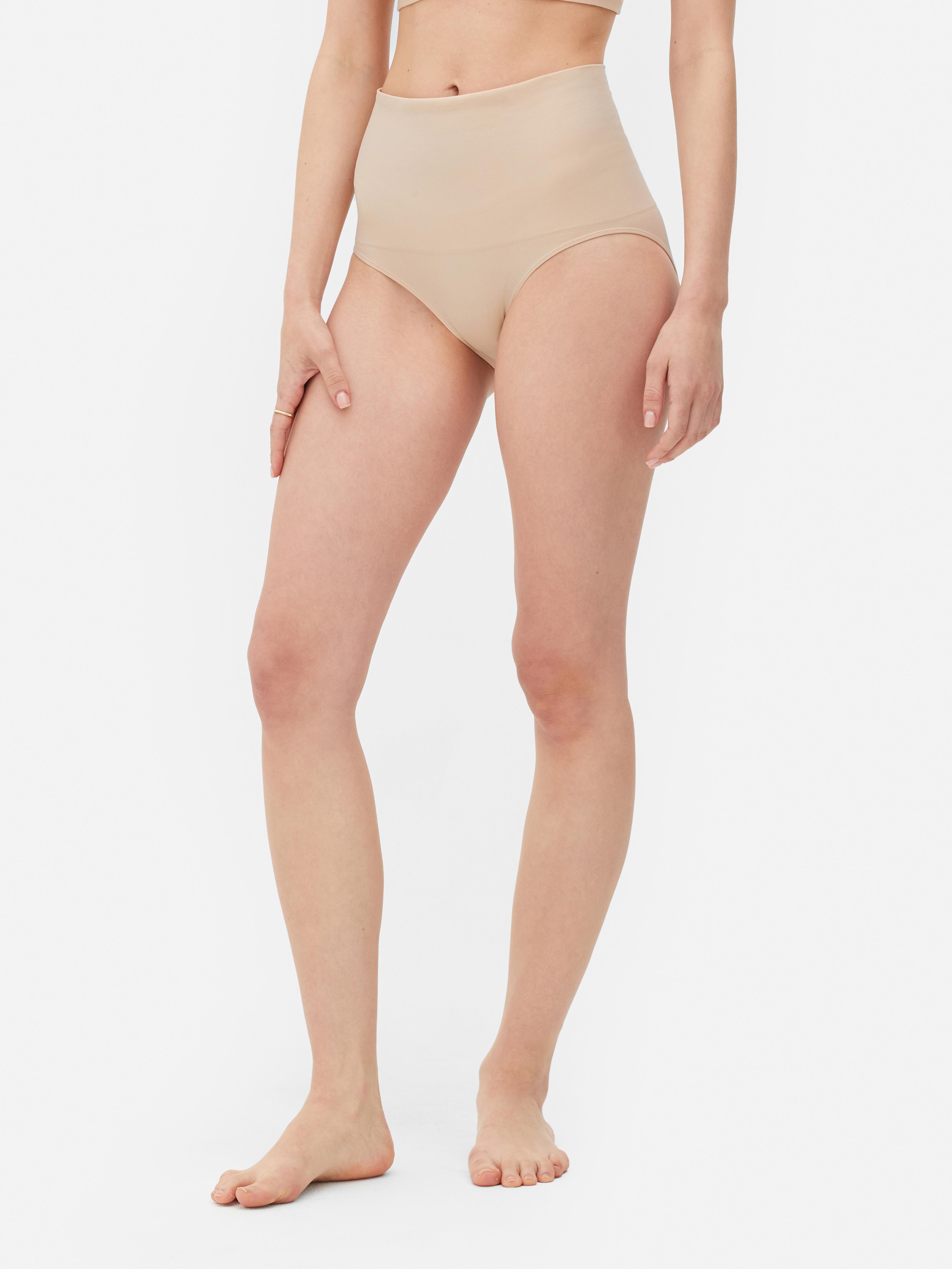 Slip modellanti a vita alta senza cuciture. Crea una silhouette impeccabile con questi slip modellanti a vita medio-alta.