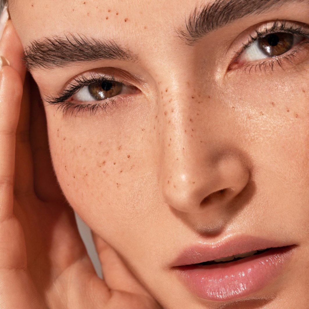 BROWLY lepilo za trepalnice in obrvi – 10 ml
