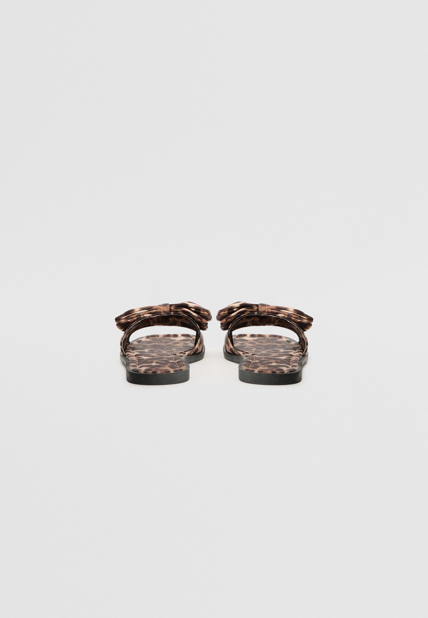 Gerade und ungerade Hausschuhe - Löwe