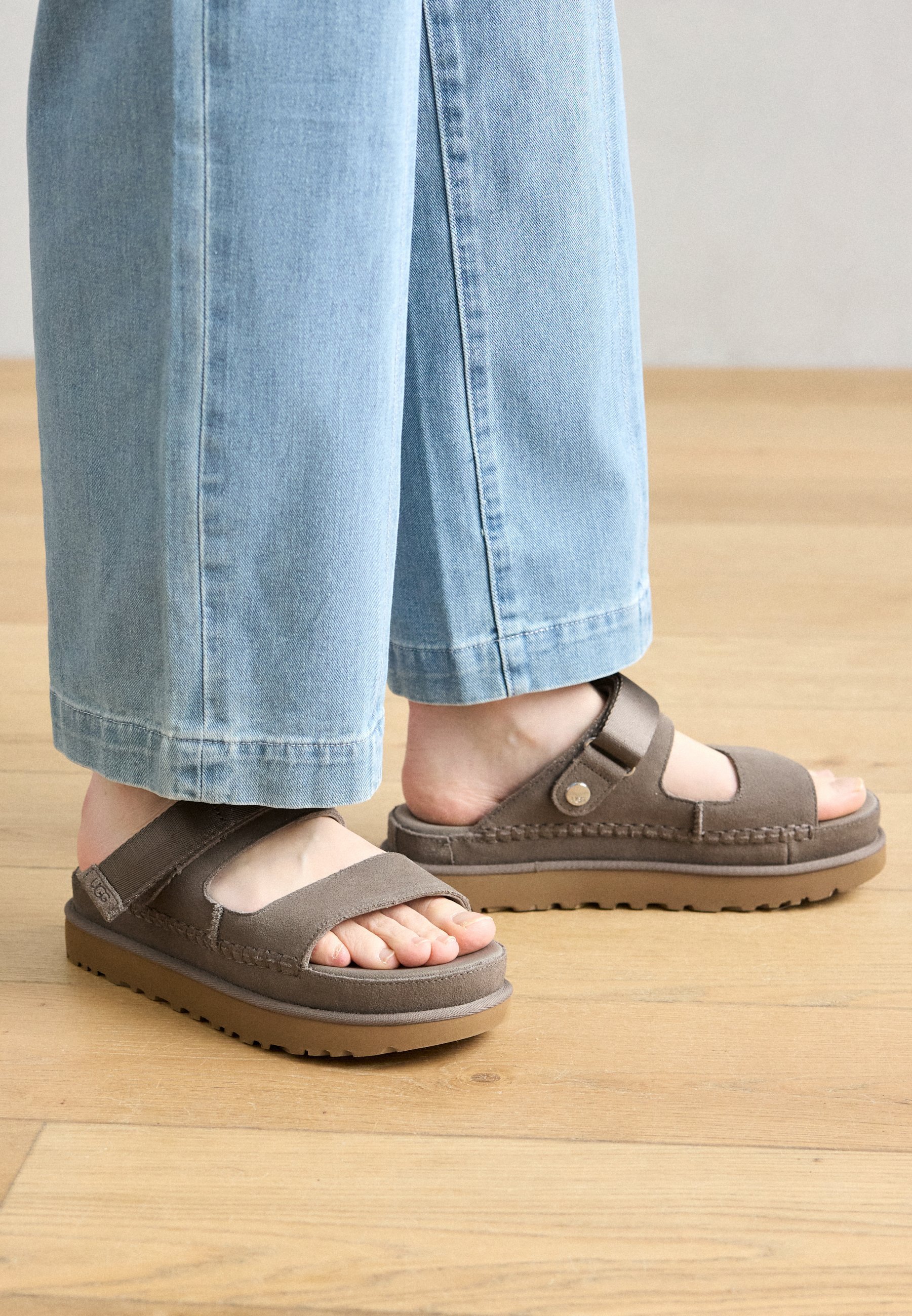UGG GOLDENSTAR - Slippers - rookpluim