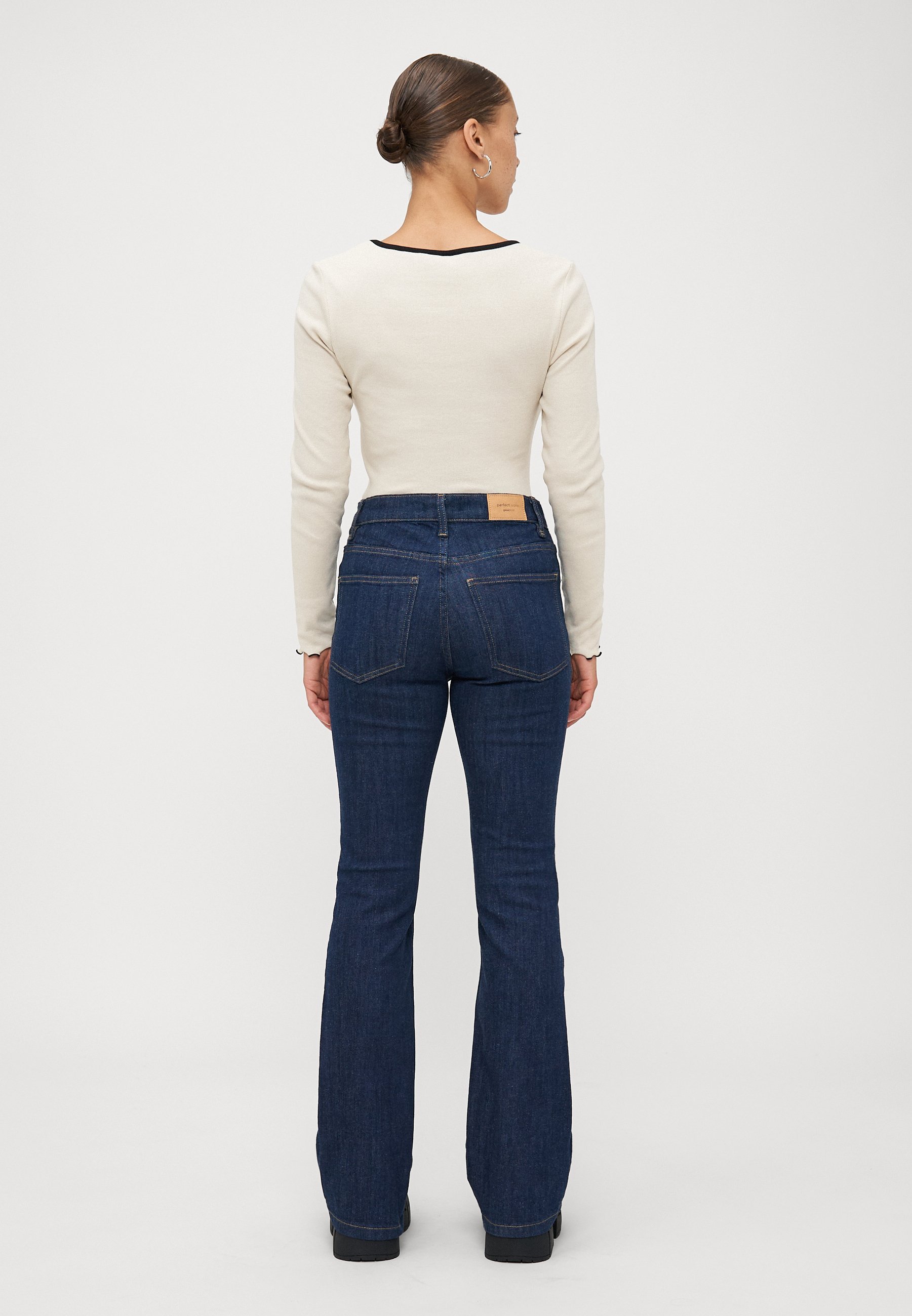 Gina Tricot Petite Bootcut-Jeans – Spülung