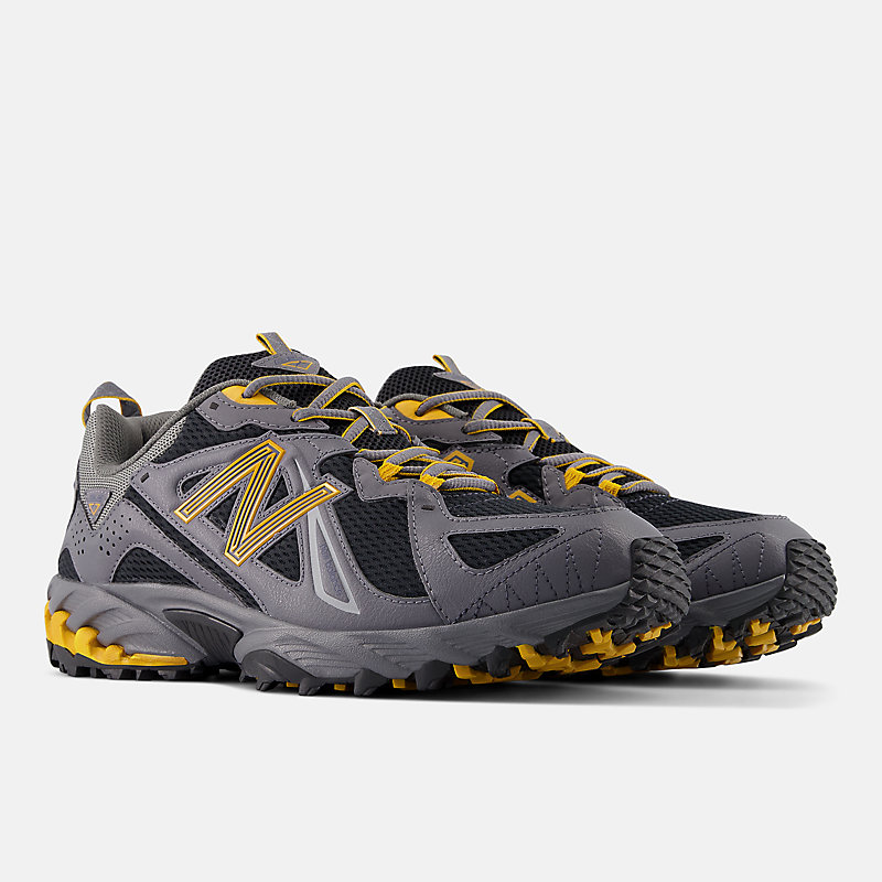 Tênis unissex New Balance 610v1 - Castlerock com detalhes em Varsity Gold e Phantom