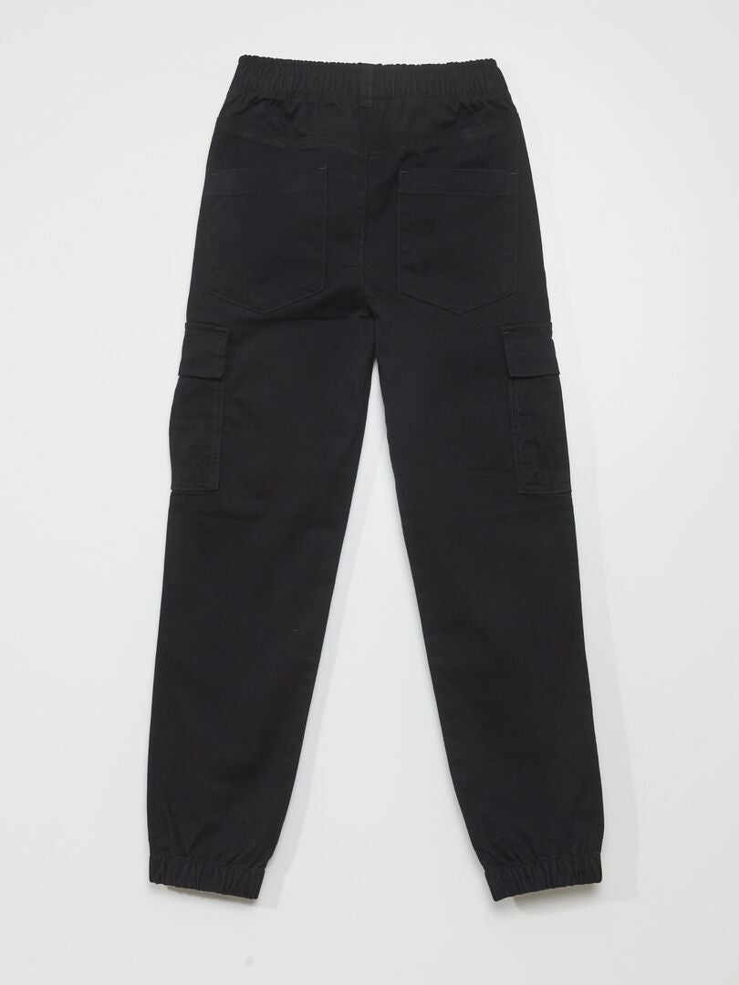 Calça Cargo - Corte Ajustado - Preta