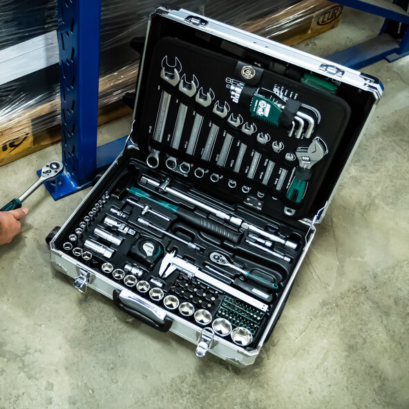 Aluminum tool trolley, 159 pieces.