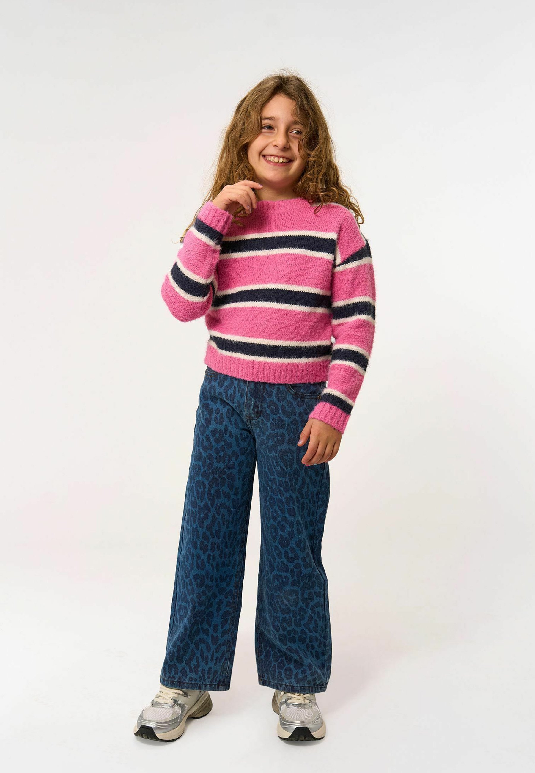 Die neue PRIMA WIDE - Straight Leg Jeans - mittelblauer Denim AOP