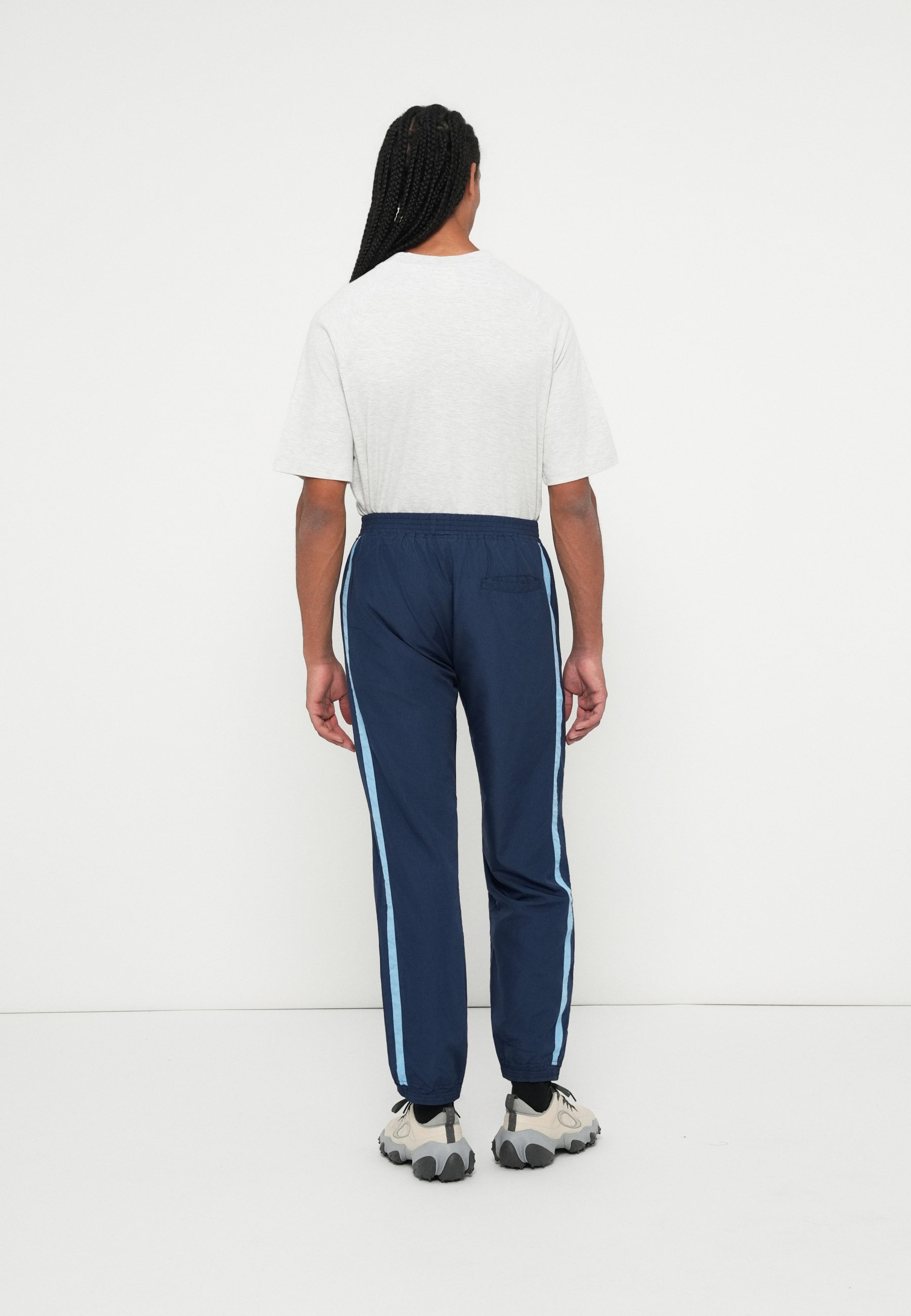 Pantalon de survêtement décontracté Umbro - Bas de survêtement - bleu marine foncé/bleu clair