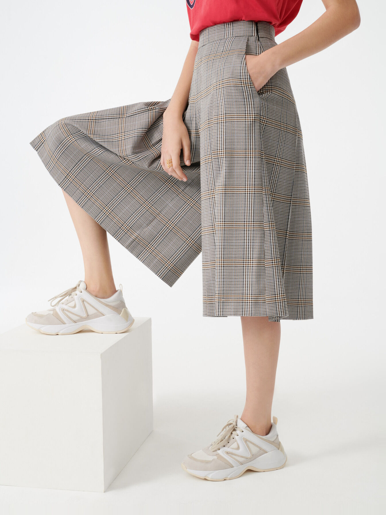 Pantaloni în carouri stil Bermuda - Gri