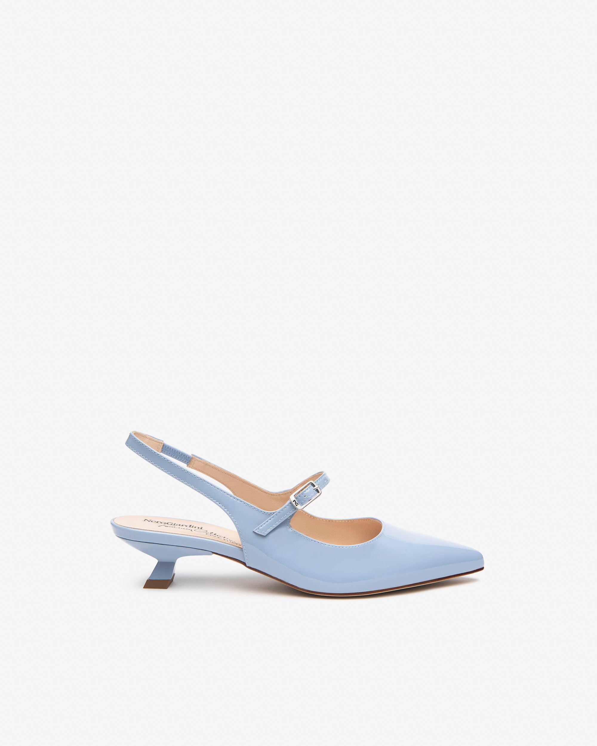  Vernicessä oleva sling-back-donna