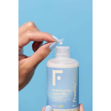 „Freshly Cosmetics“ daugiapeptidinis drėkinamasis pienelis veidui su skaistinančiais peptidais 100 ml 100 ml
