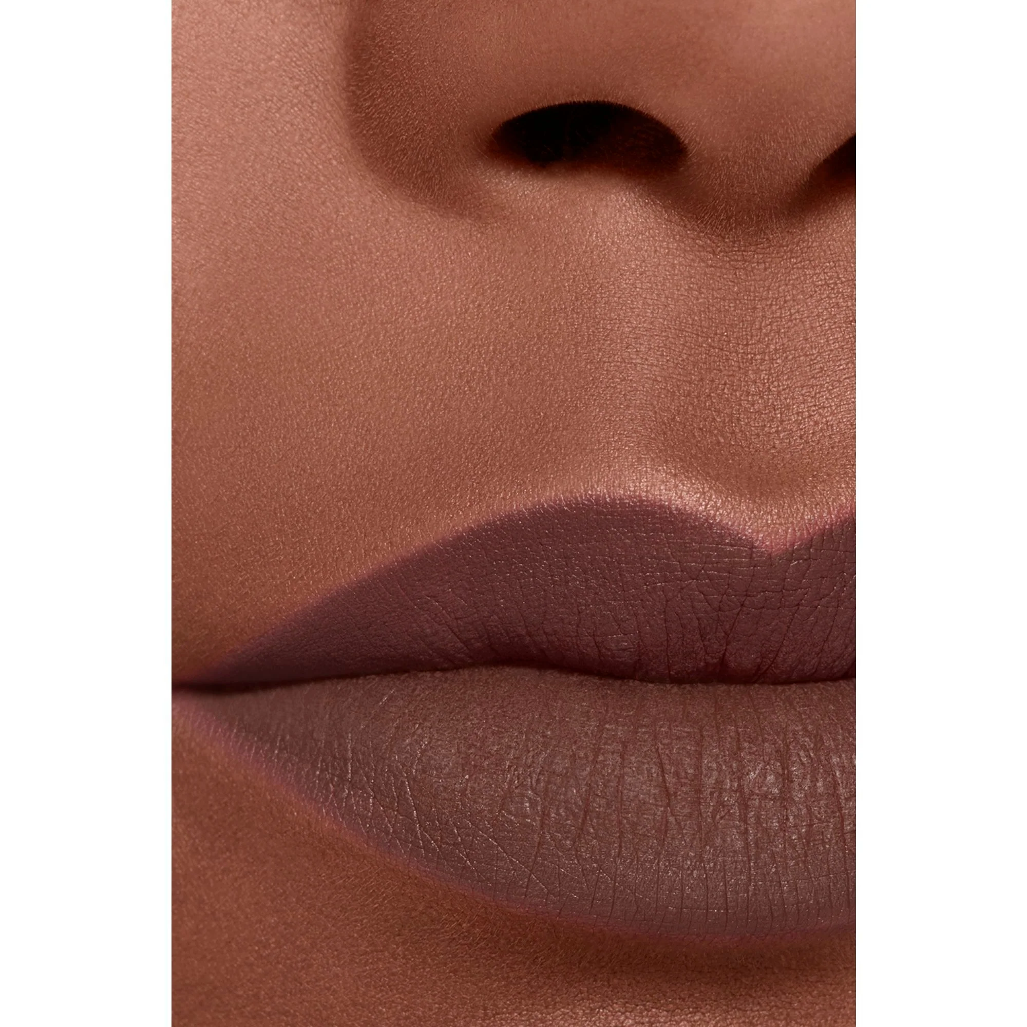 ROUGE ALLURE LIQUID VELVET - IL ROSSETTO FLUIDO OPACO INTENSO ULTRA-TENUTA