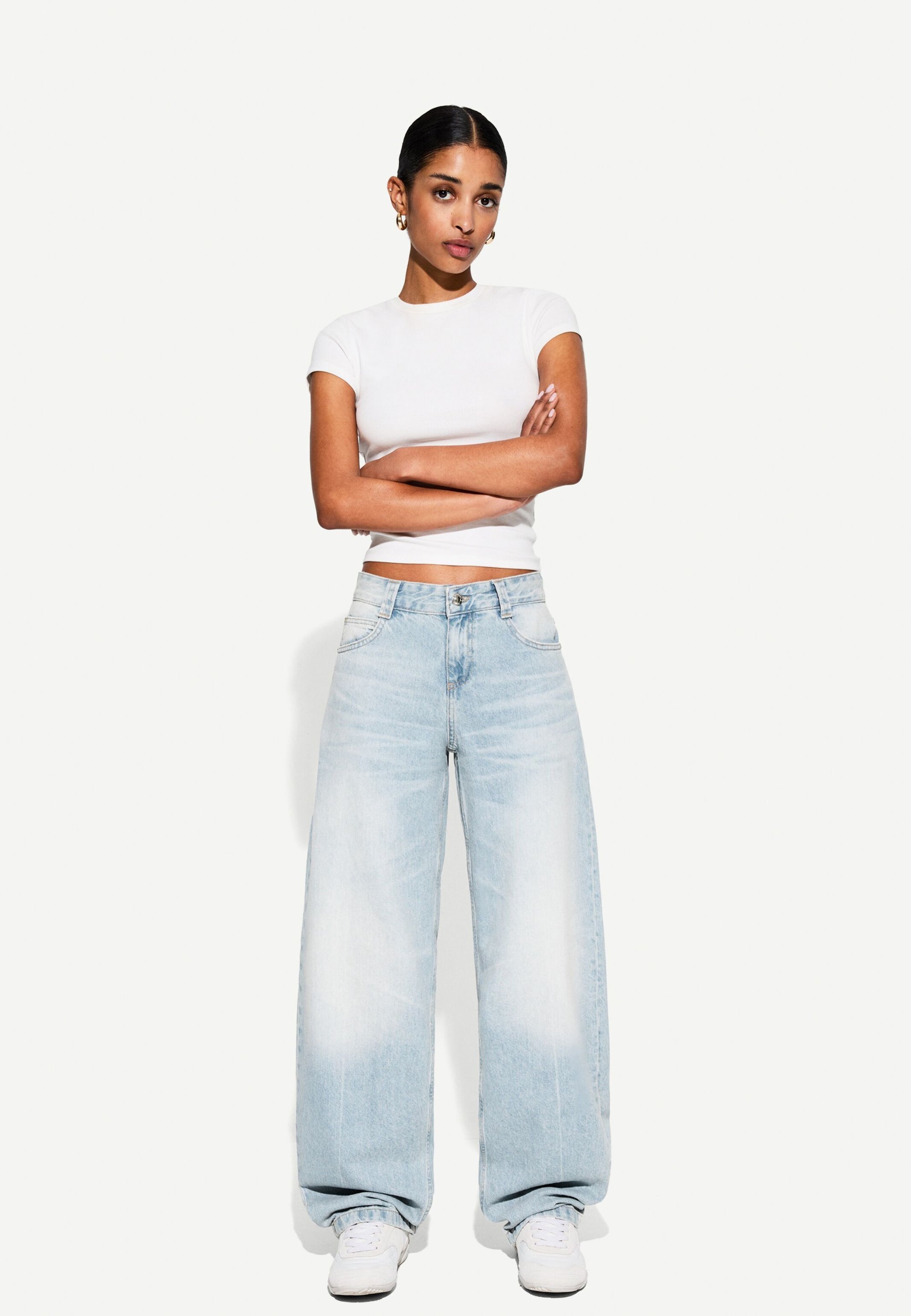 Bershka BALLOON - BAGGY - Relaxed fit jeans - lichtblauwe denim