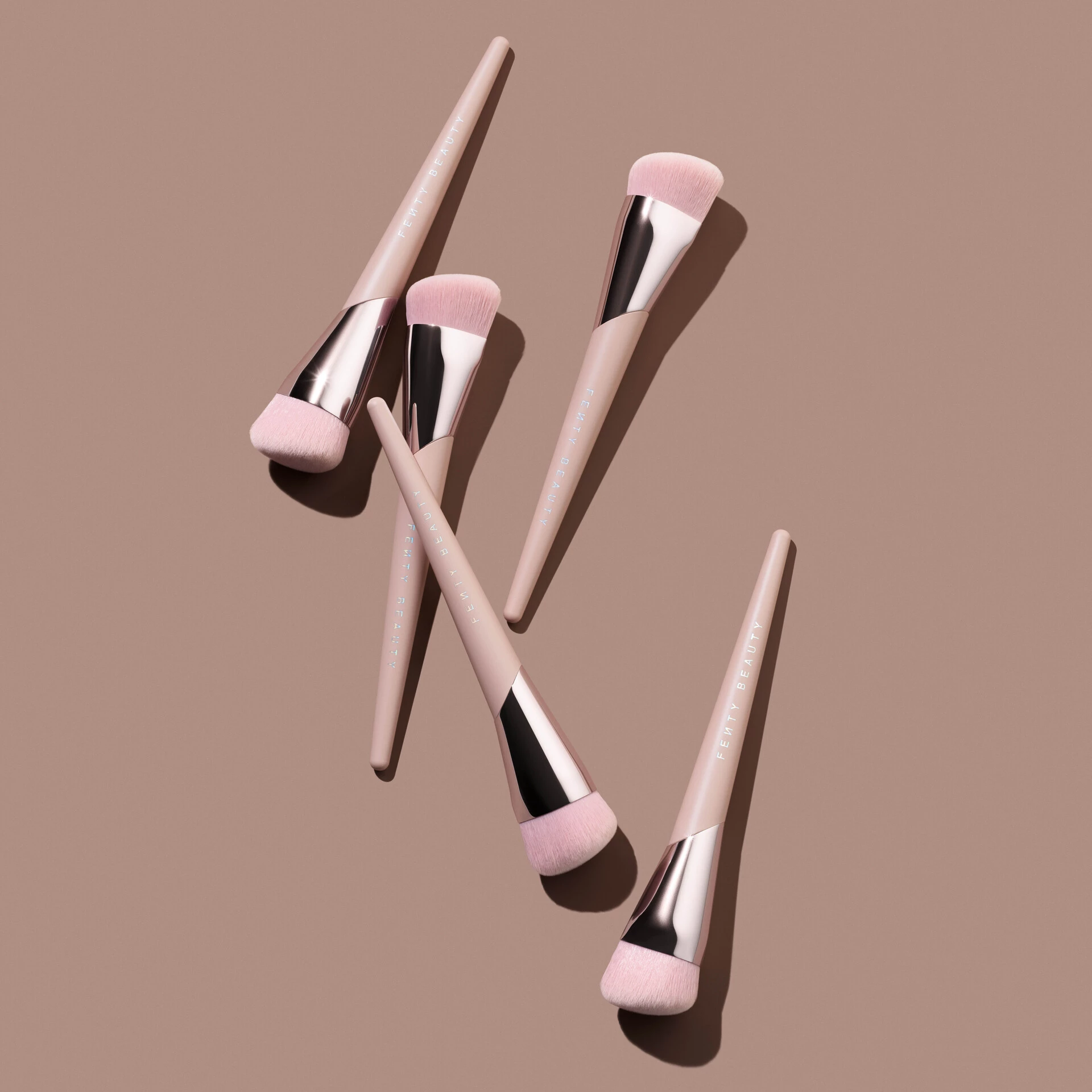 Pensulă pentru fond de ten 145 - Fenty Beauty