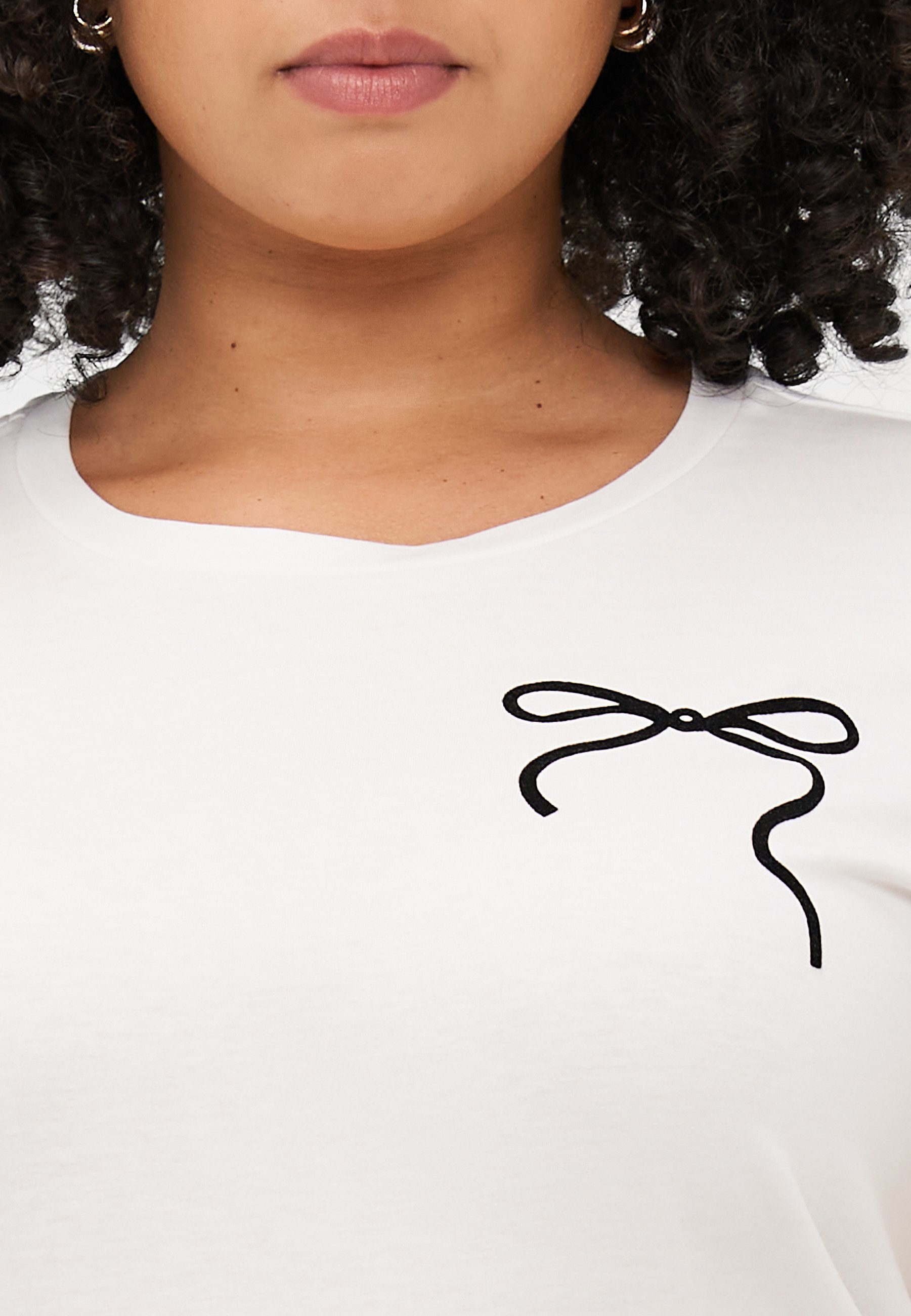 T-shirt imprimé Vero Moda Curve VMCGALIA col rond - blanc neige/noir